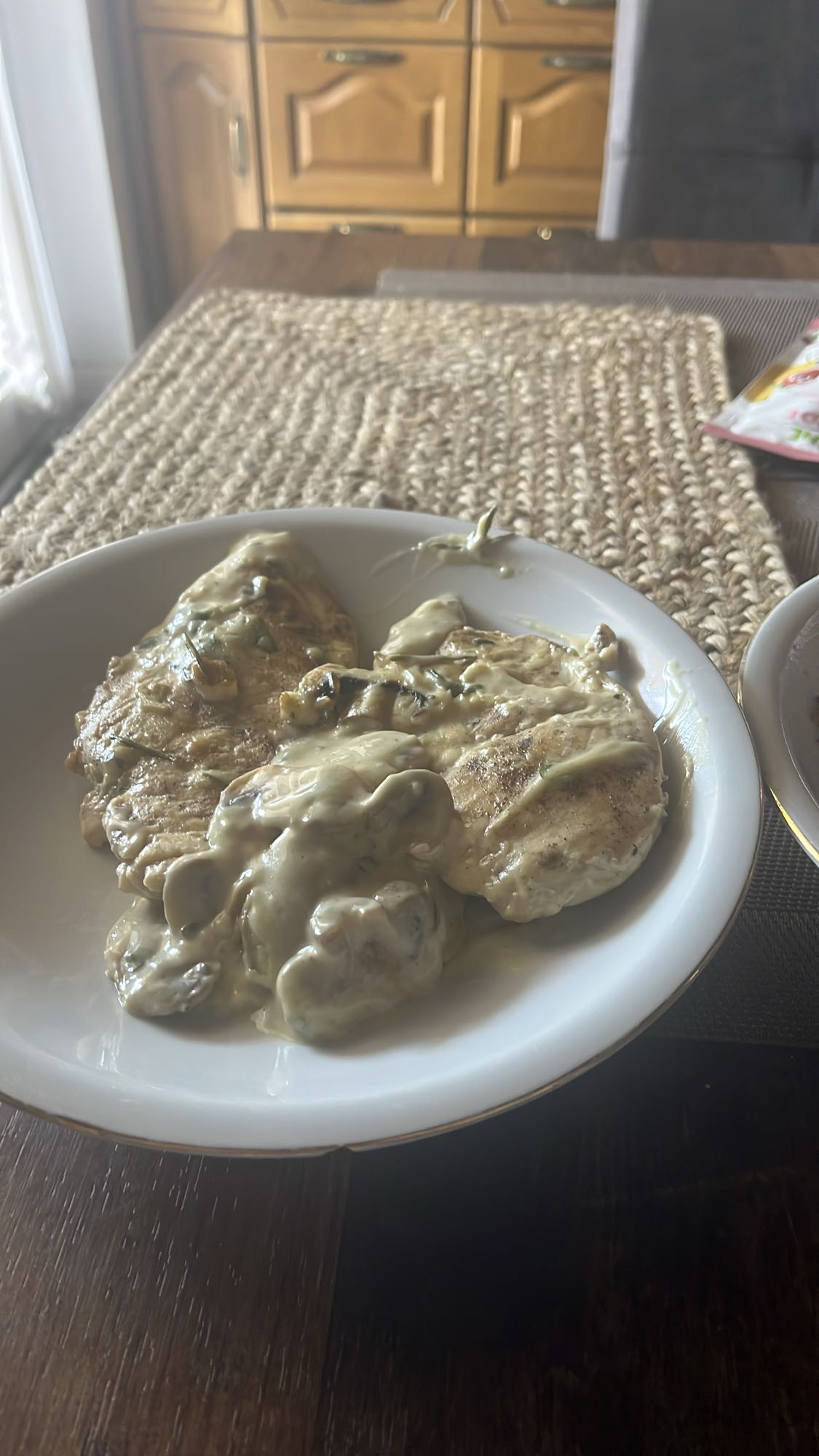 Pollo con salsa cremosa