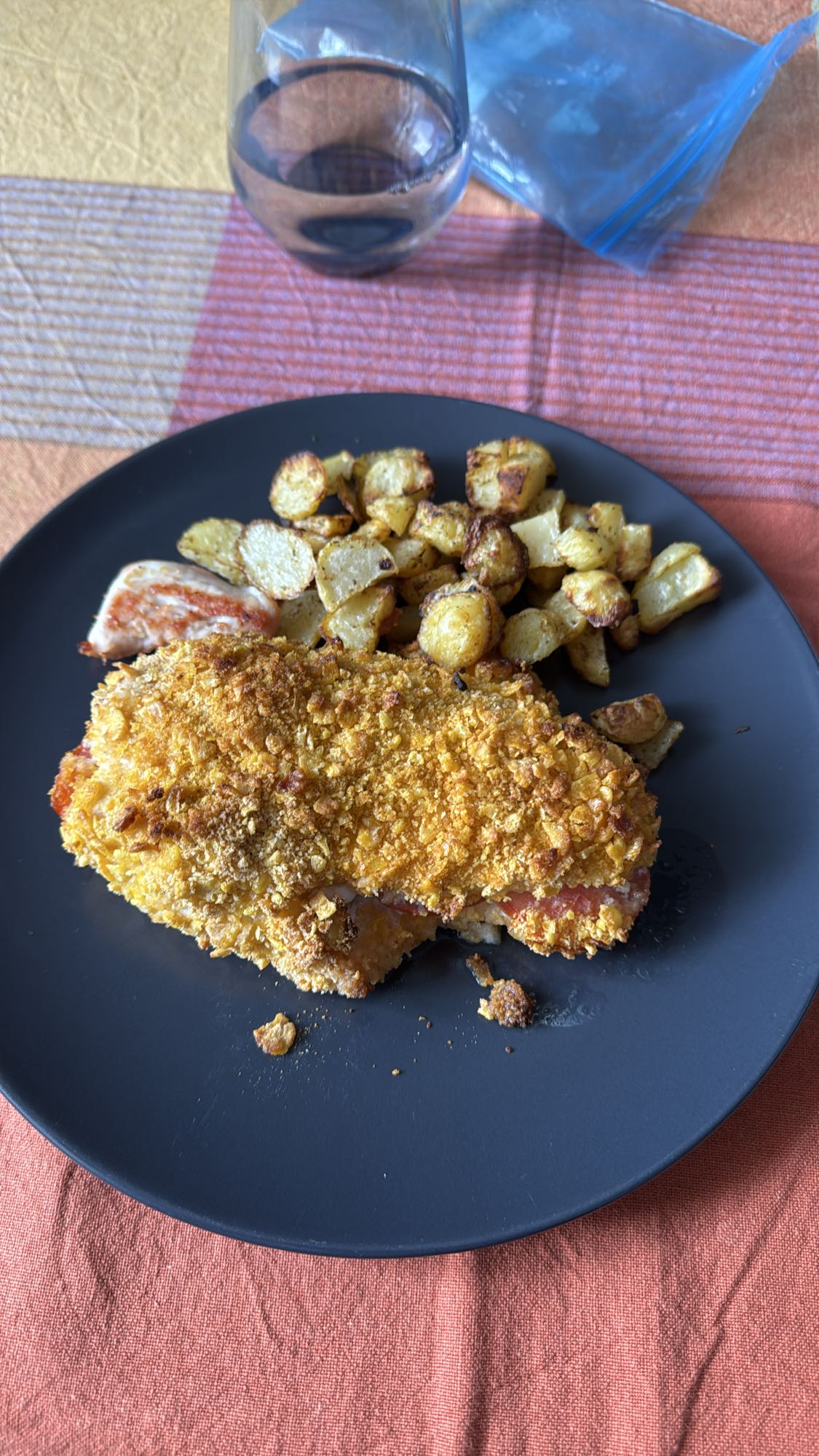 Pollo empanizado y papas