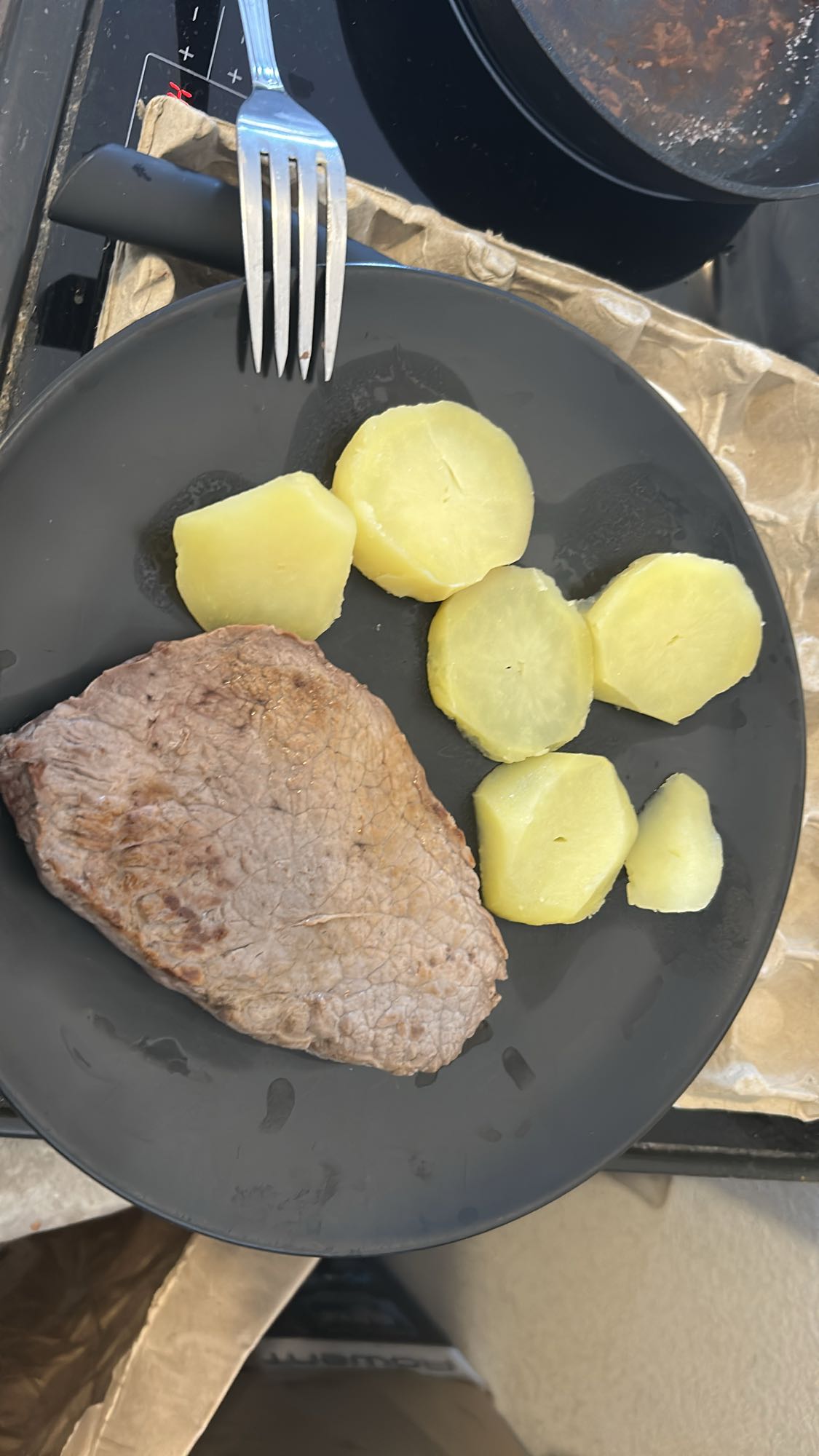 Steak et pommes vapeur