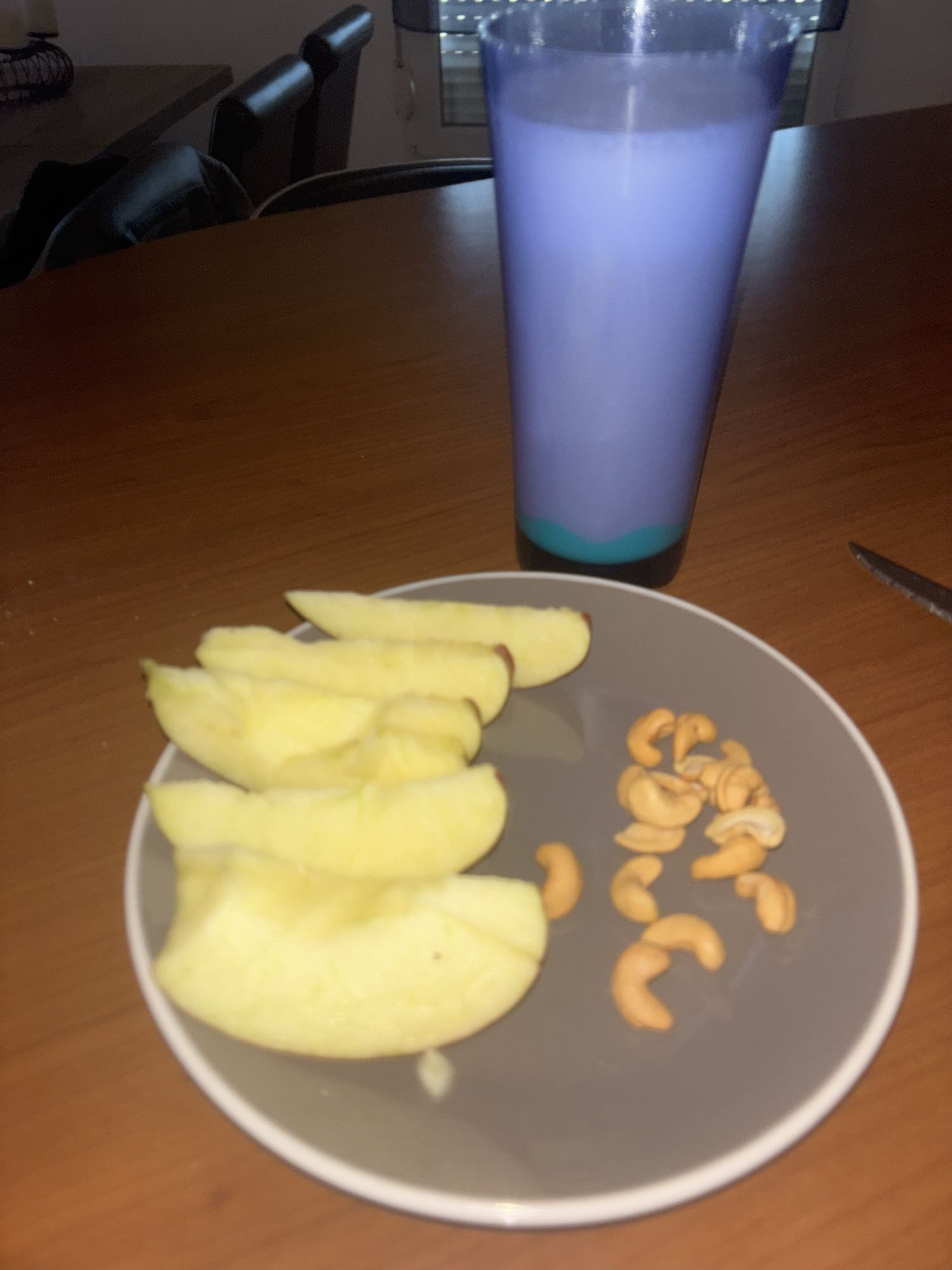 Collation banane pomme lait d’avoine protéiné