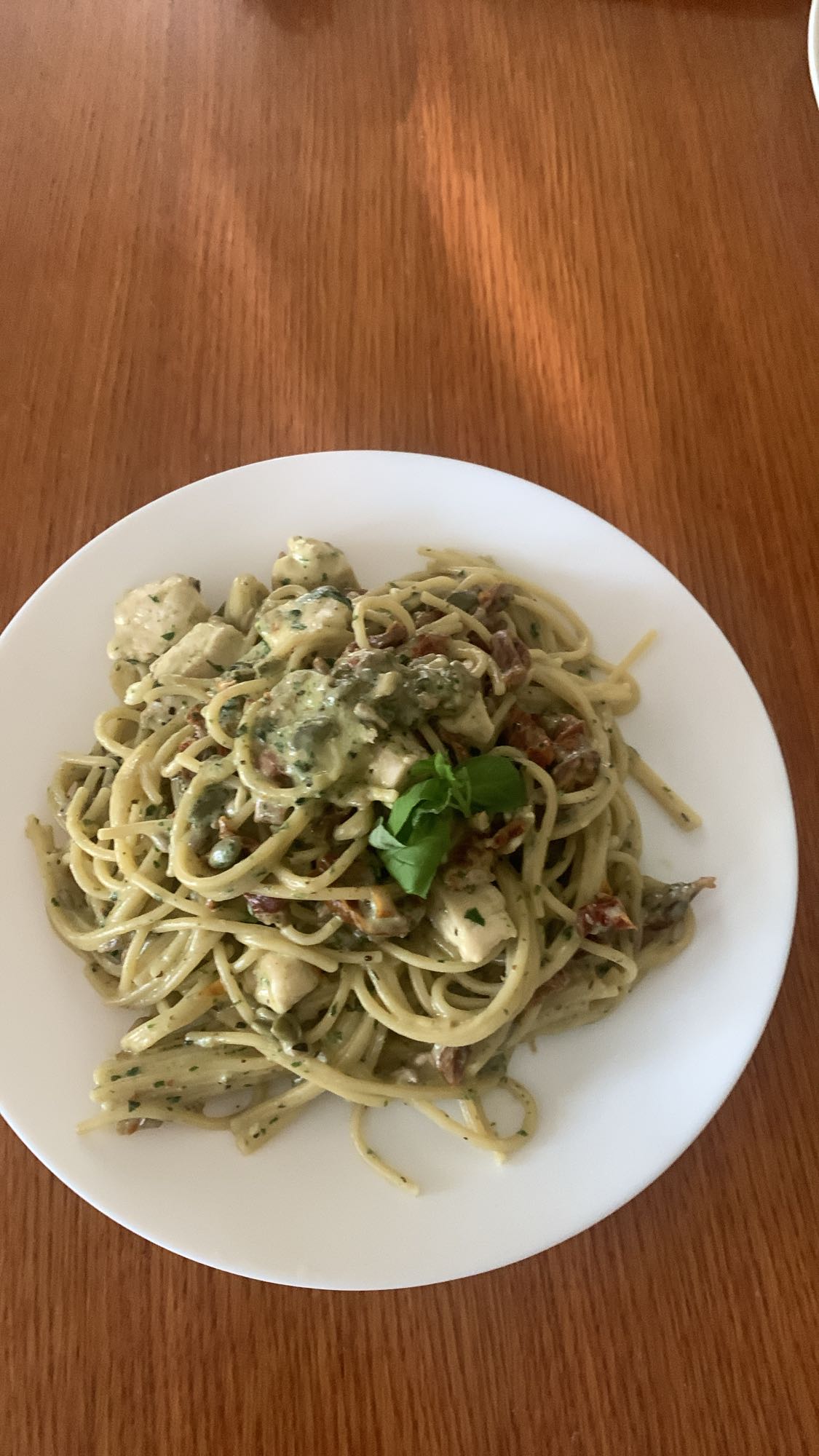 Makaron z kurczakiem i pesto