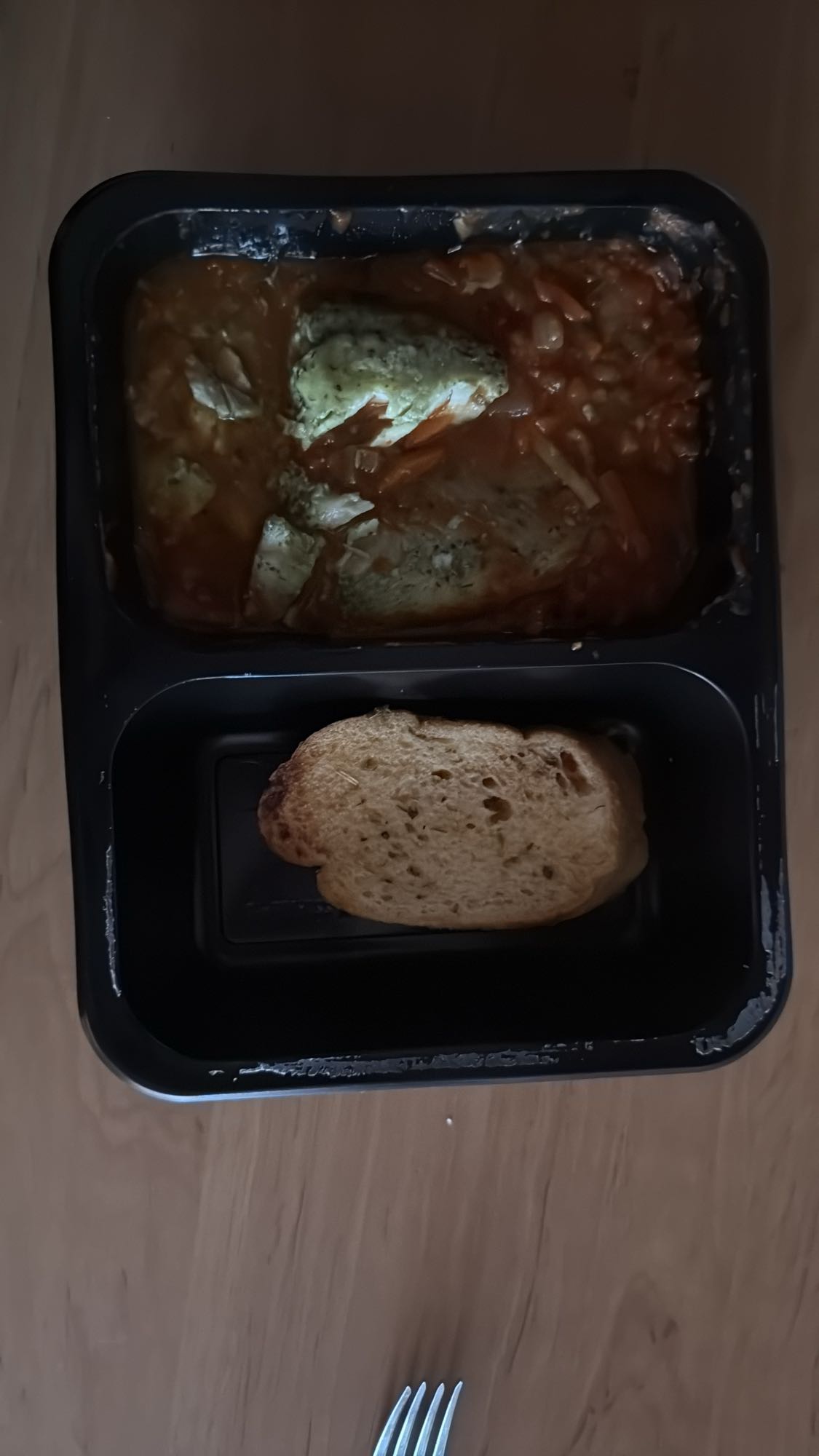 Kurczak w sosie z grzanką