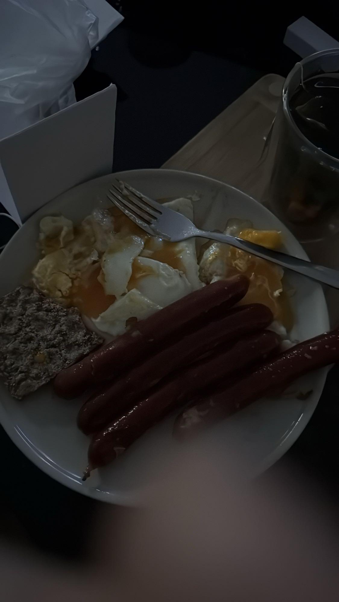 Korv och ägg tallrik