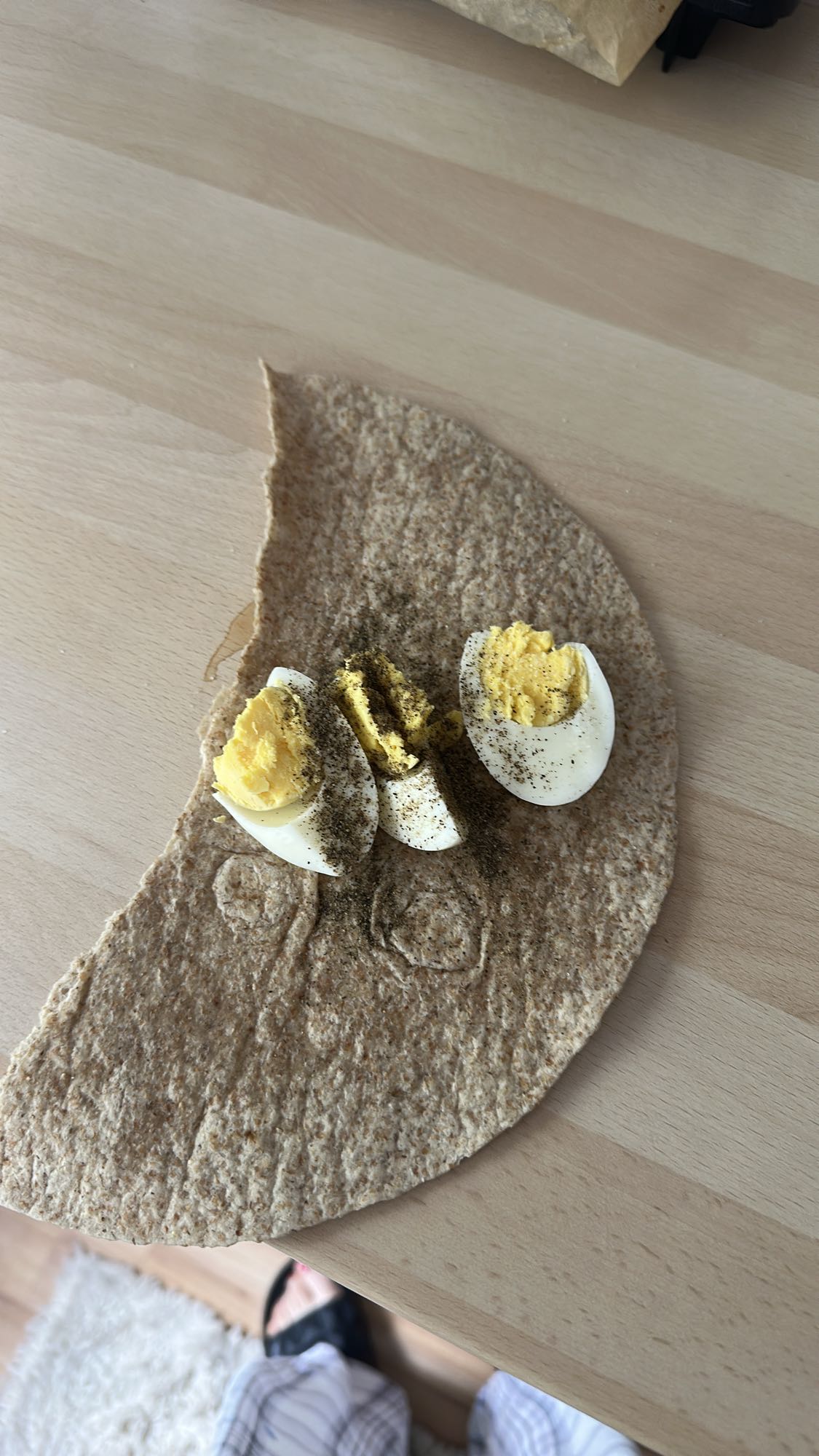 Egg wrap on flatbread