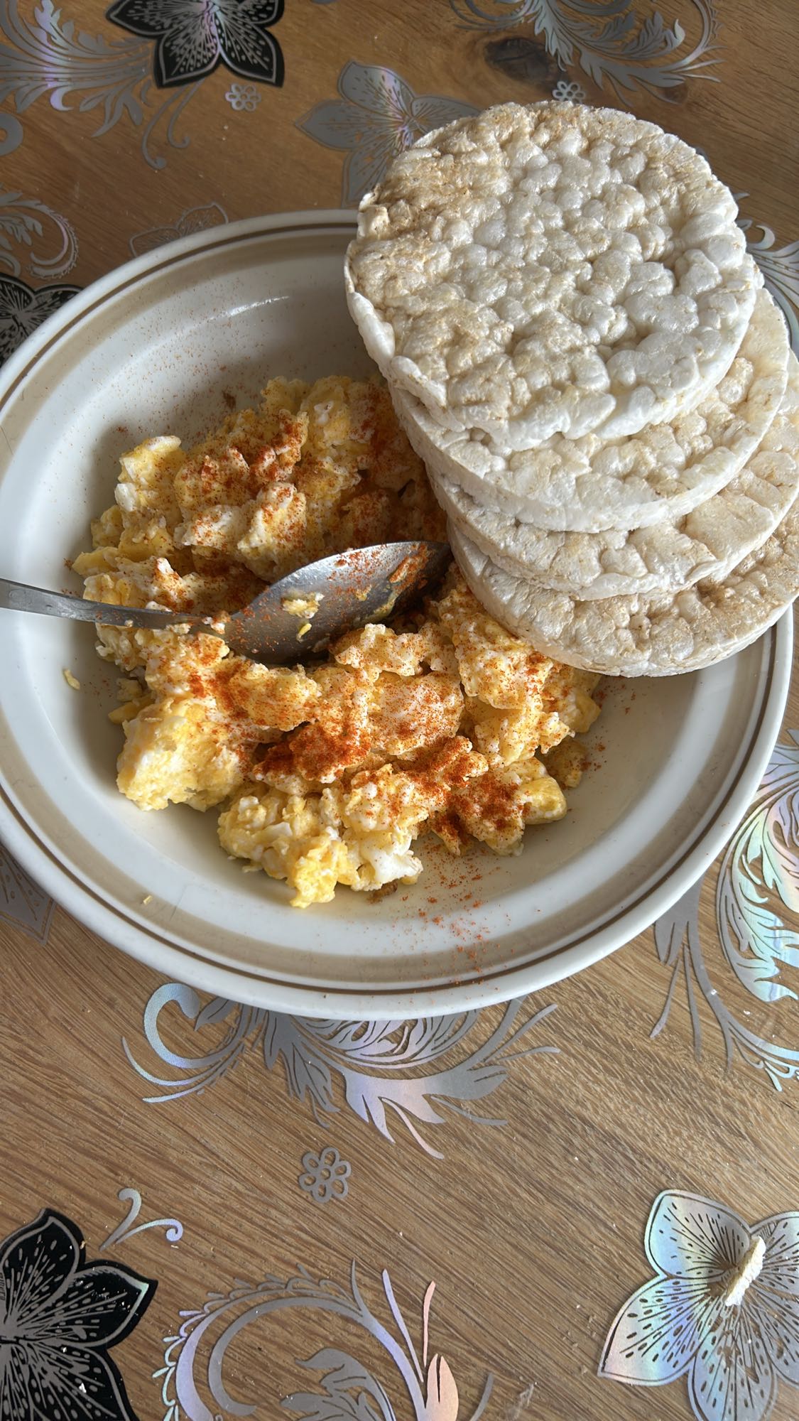 Huevos con tortitas arroz