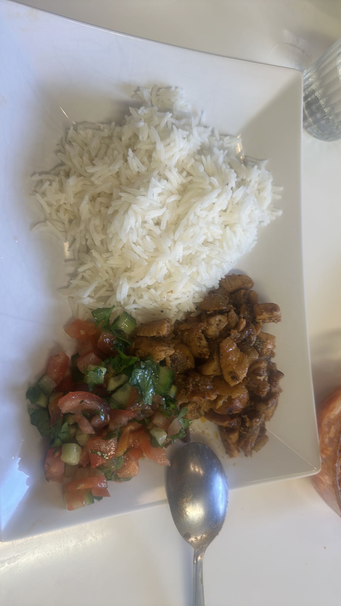 Kyckling med ris och sallad