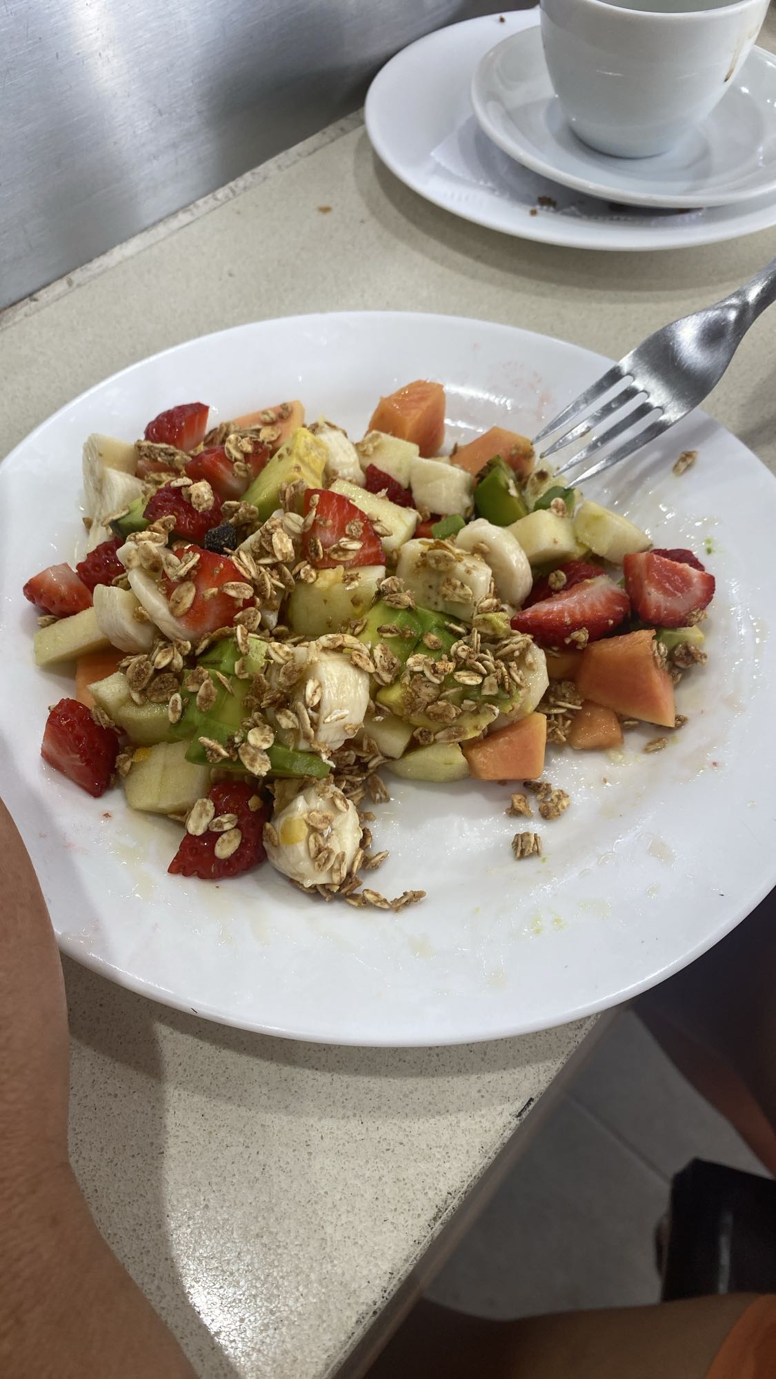 Salada de frutas com granola