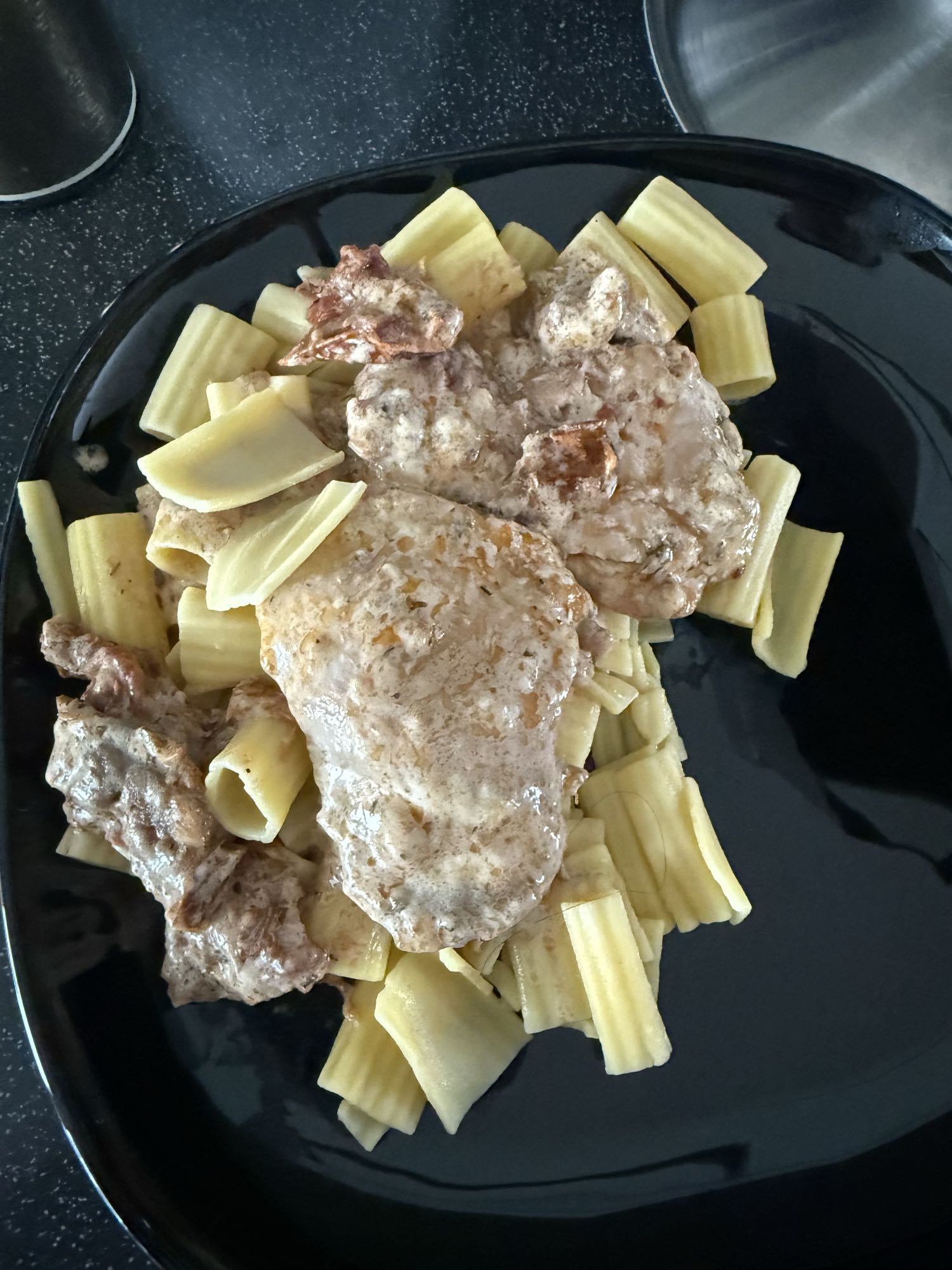 Pasta med gräddig kycklinglårfilé