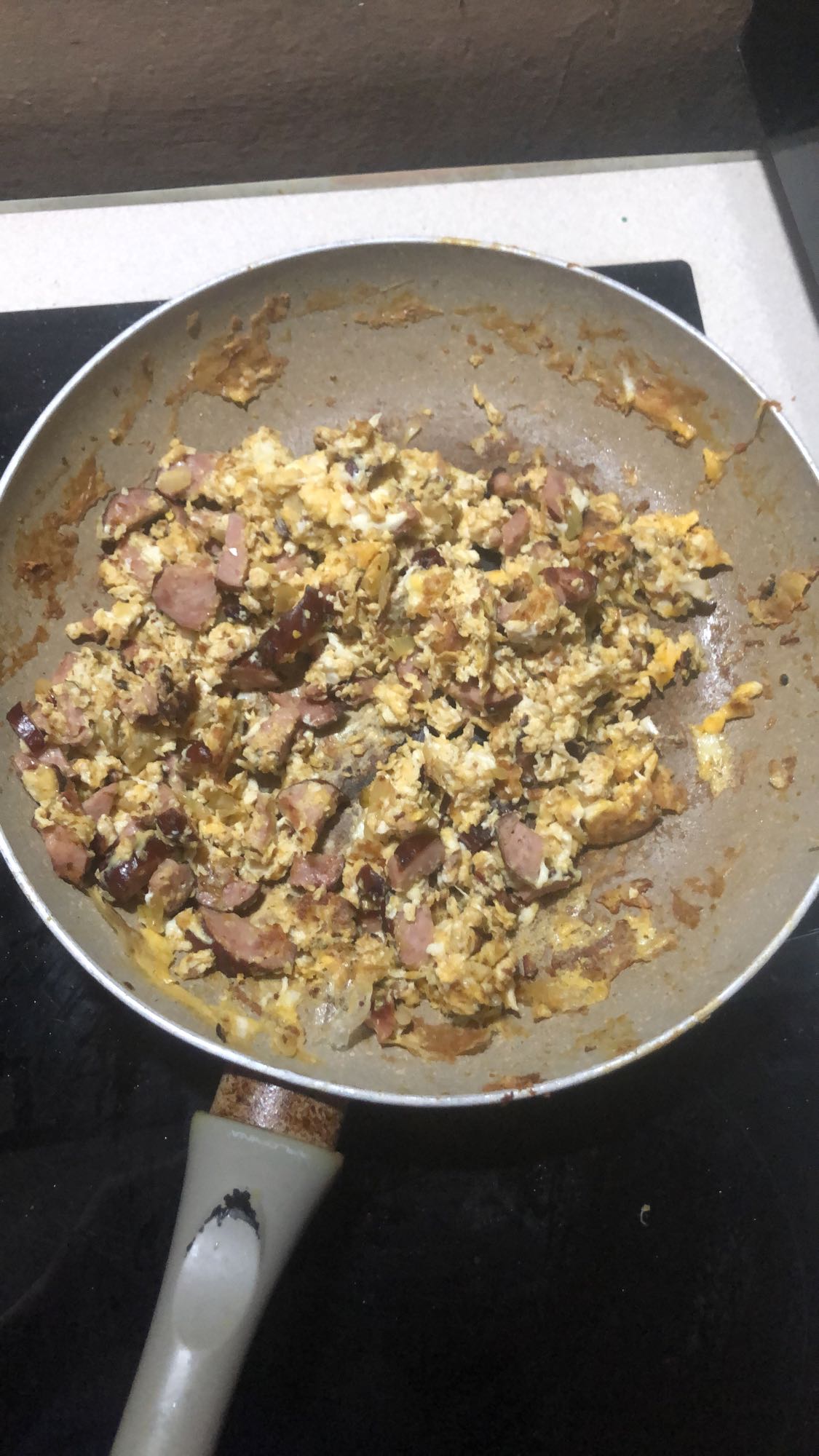 Jajecznica z kiełbasą