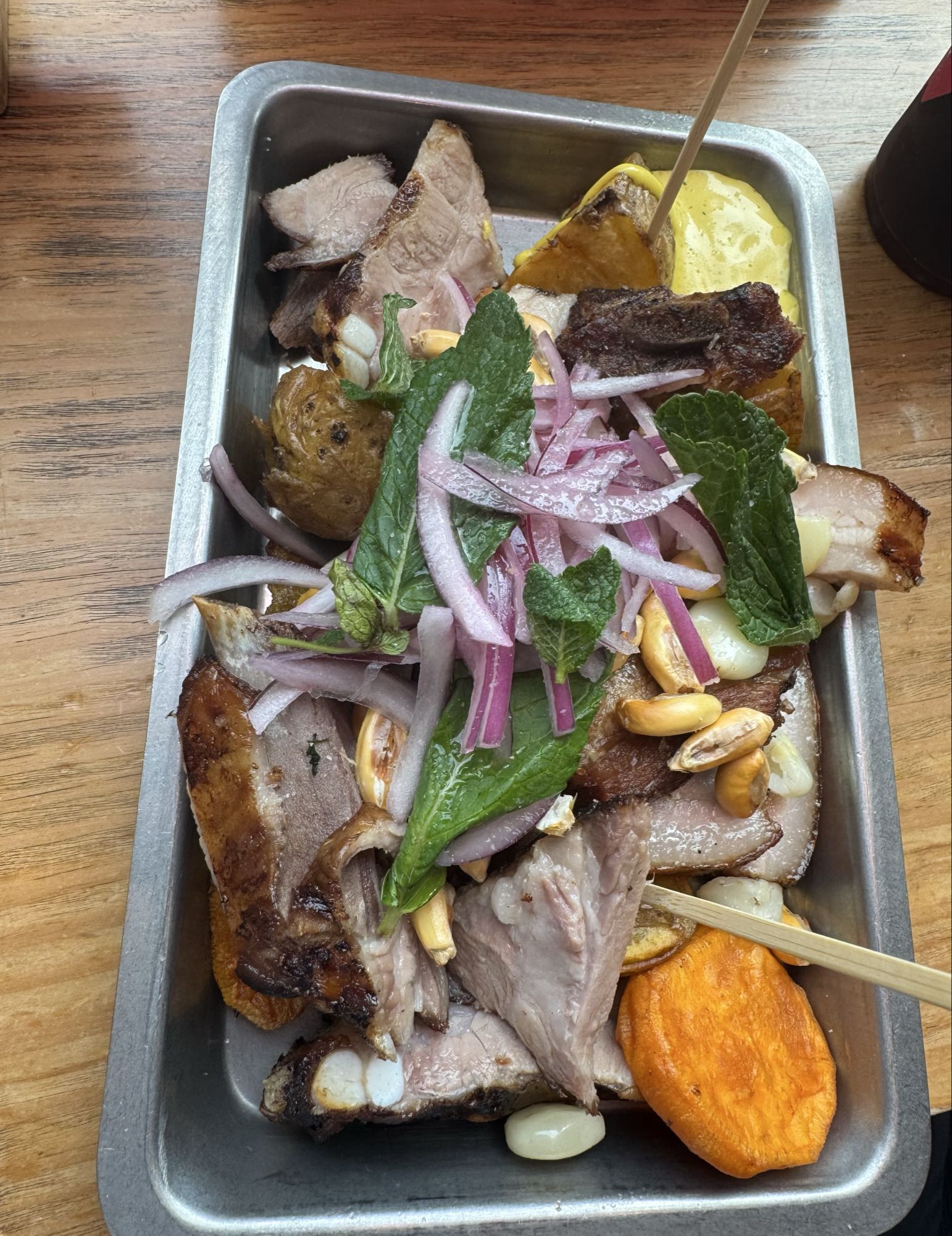 Chancho con guarniciones