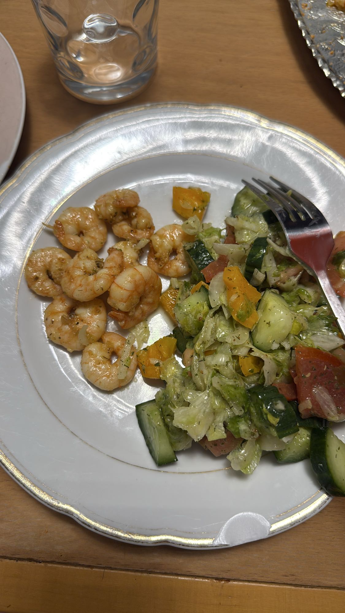 Gambas con ensalada