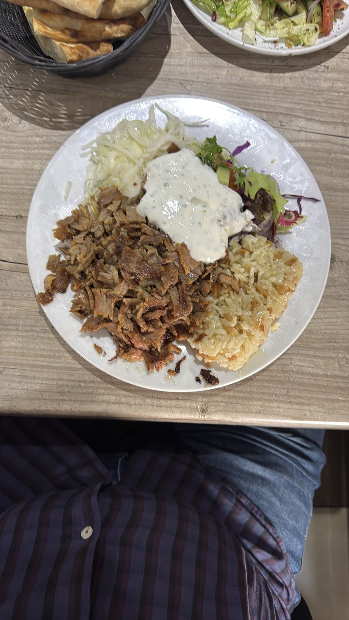 Döner mit Reis und Salat