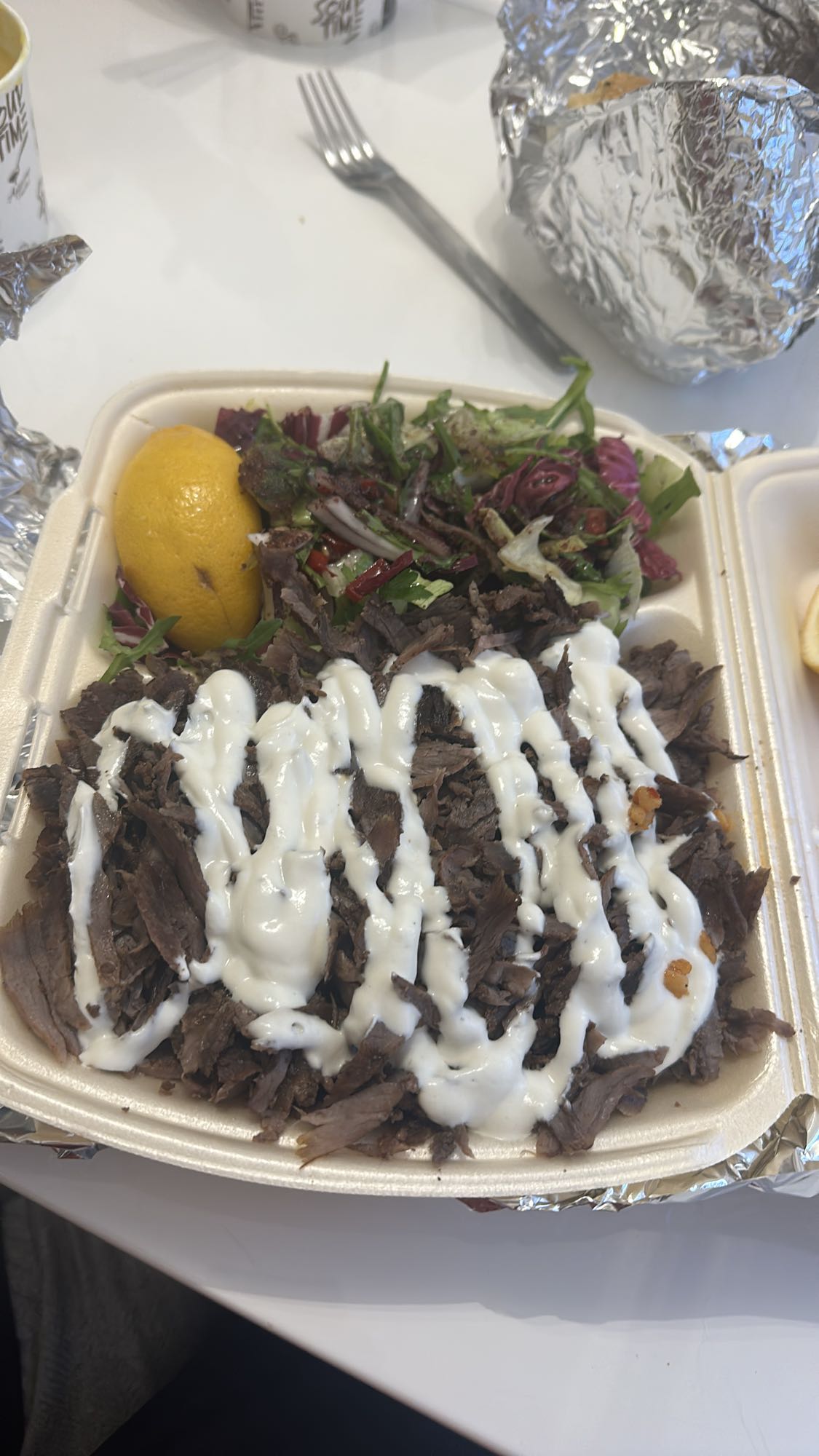 Döner mit Rindfleisch, Bulgur und Salat