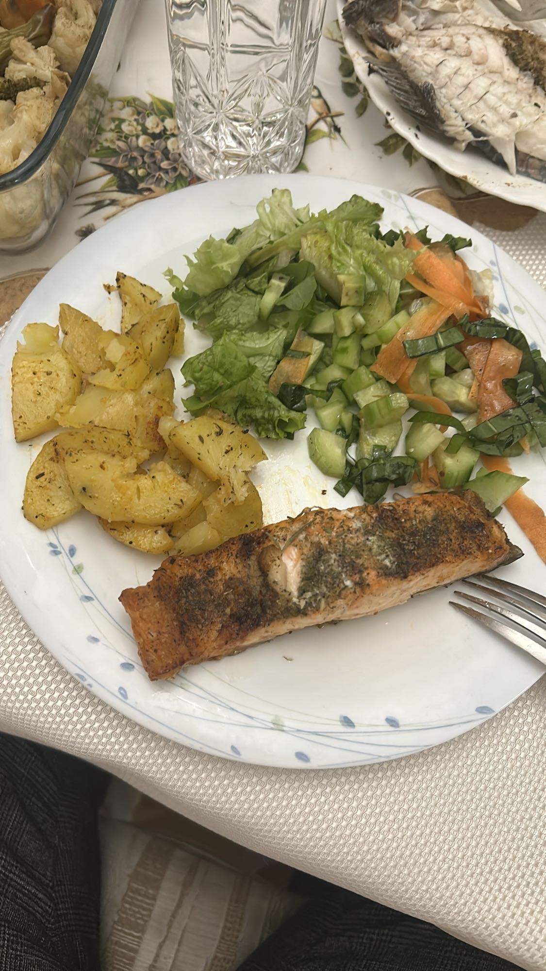 Salmon with salad & potatoes