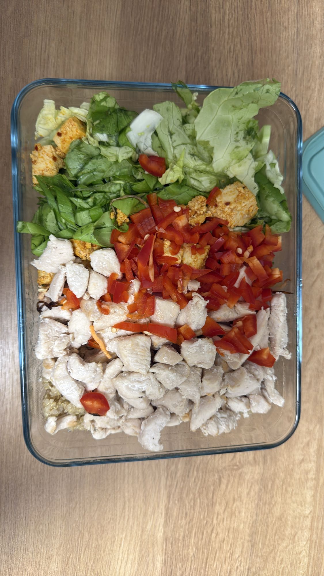 Salada com frango e tofu