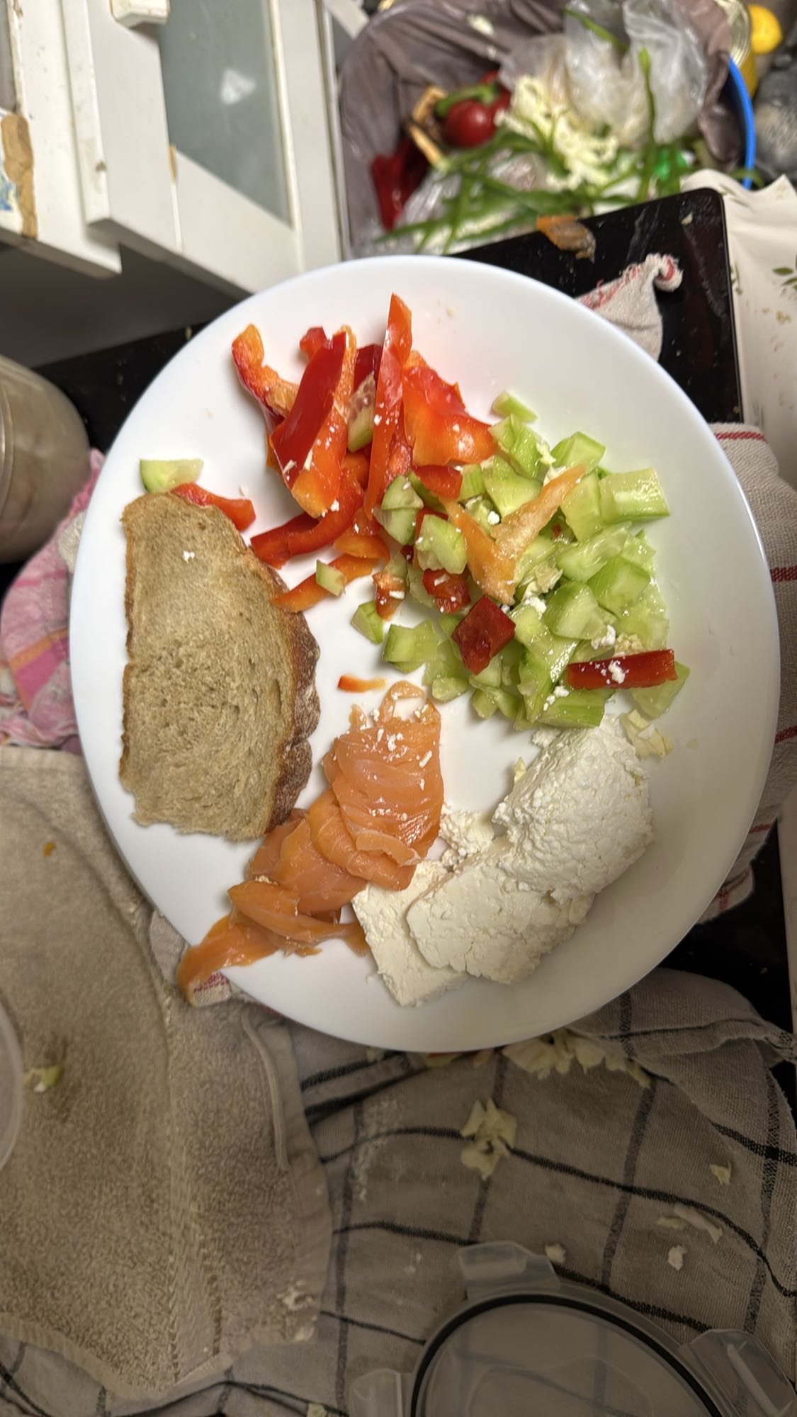 Talerz z łososiem i warzywami