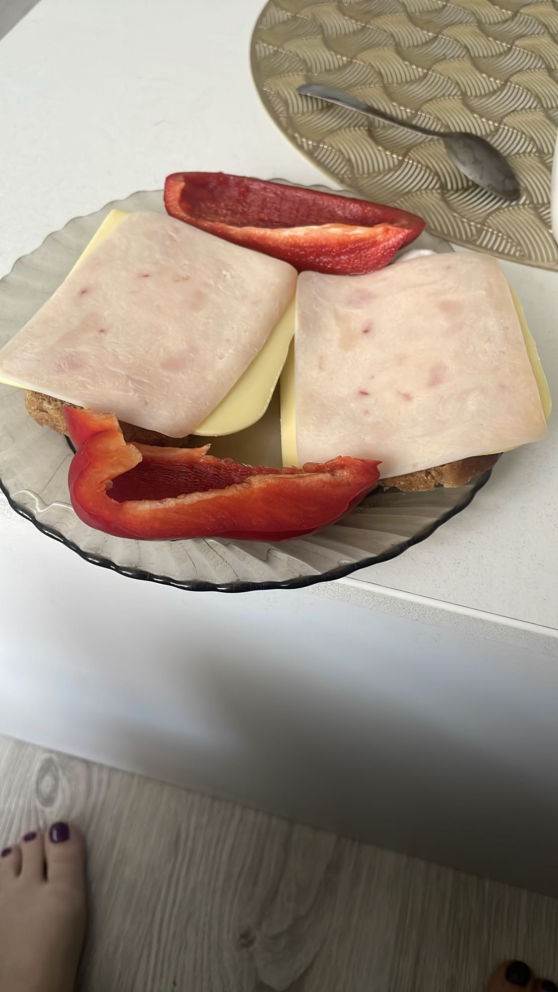 Kanapki z szynką i serem