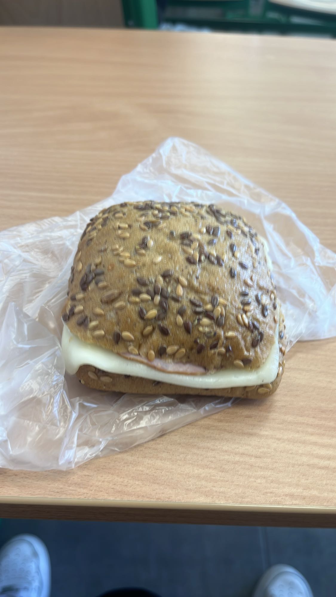 Kanapki z serem i szynką (3 sztuki)