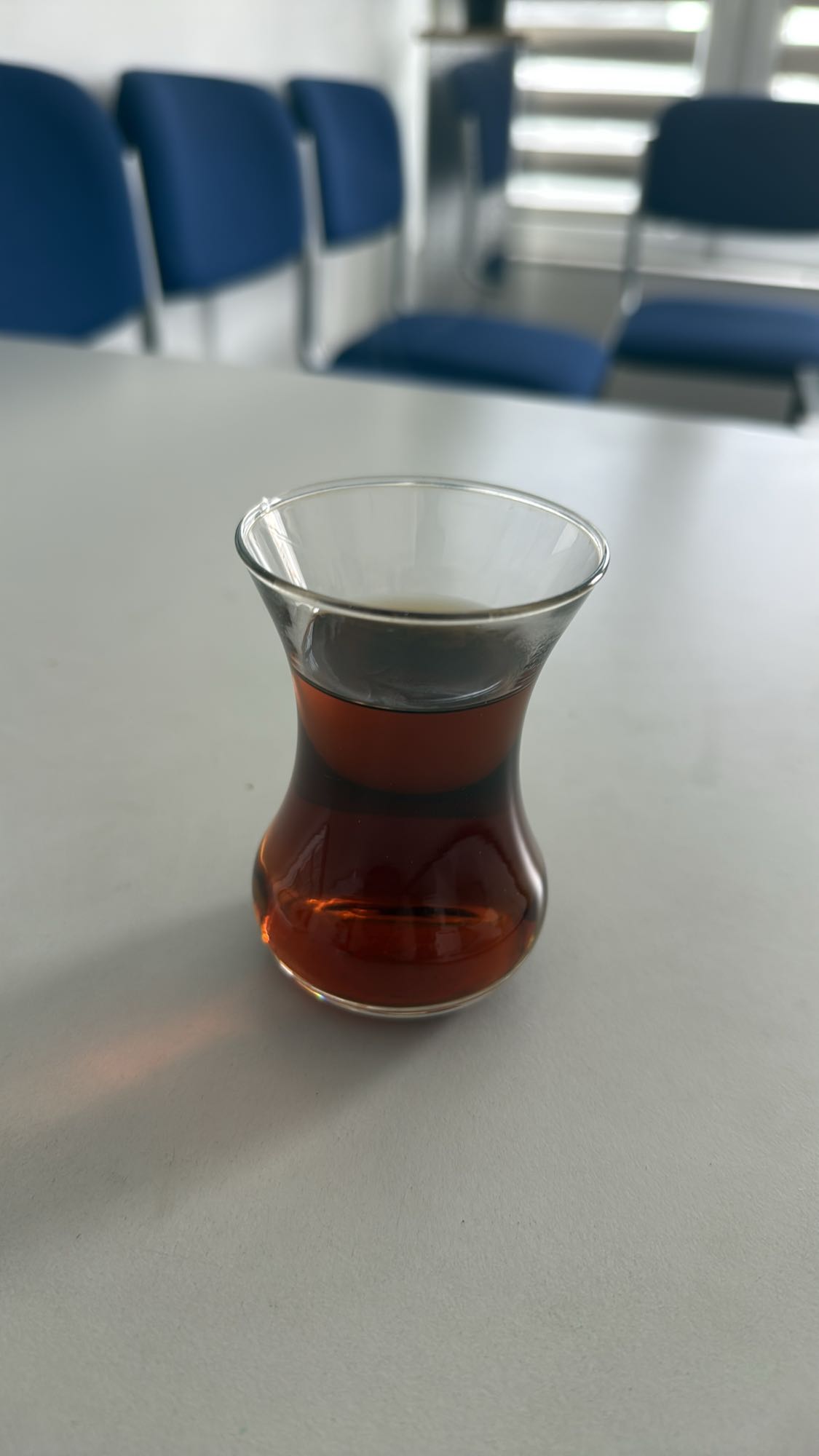 Bardakta siyah çay