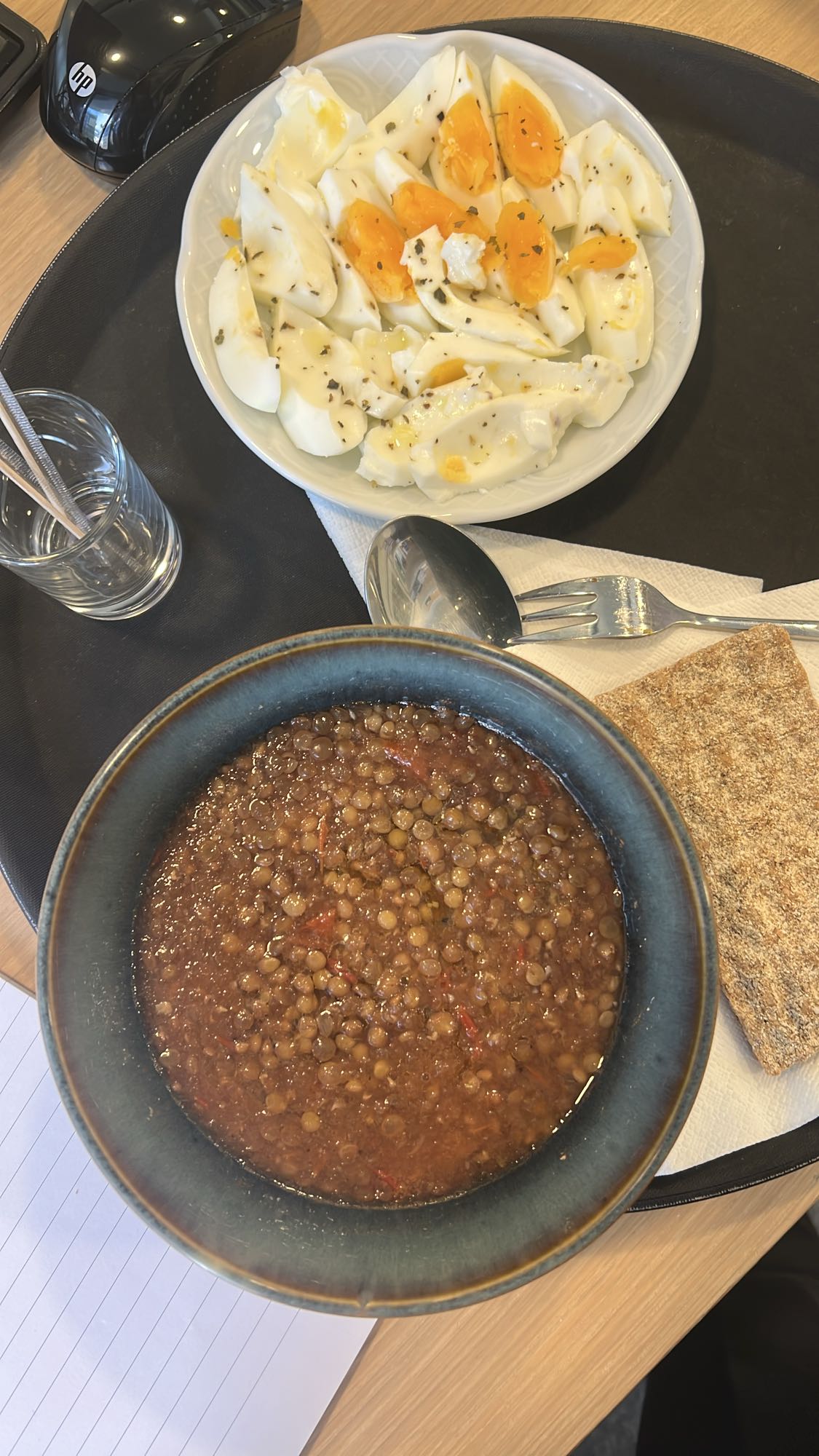 Φακές με αυγά και παξιμάδι