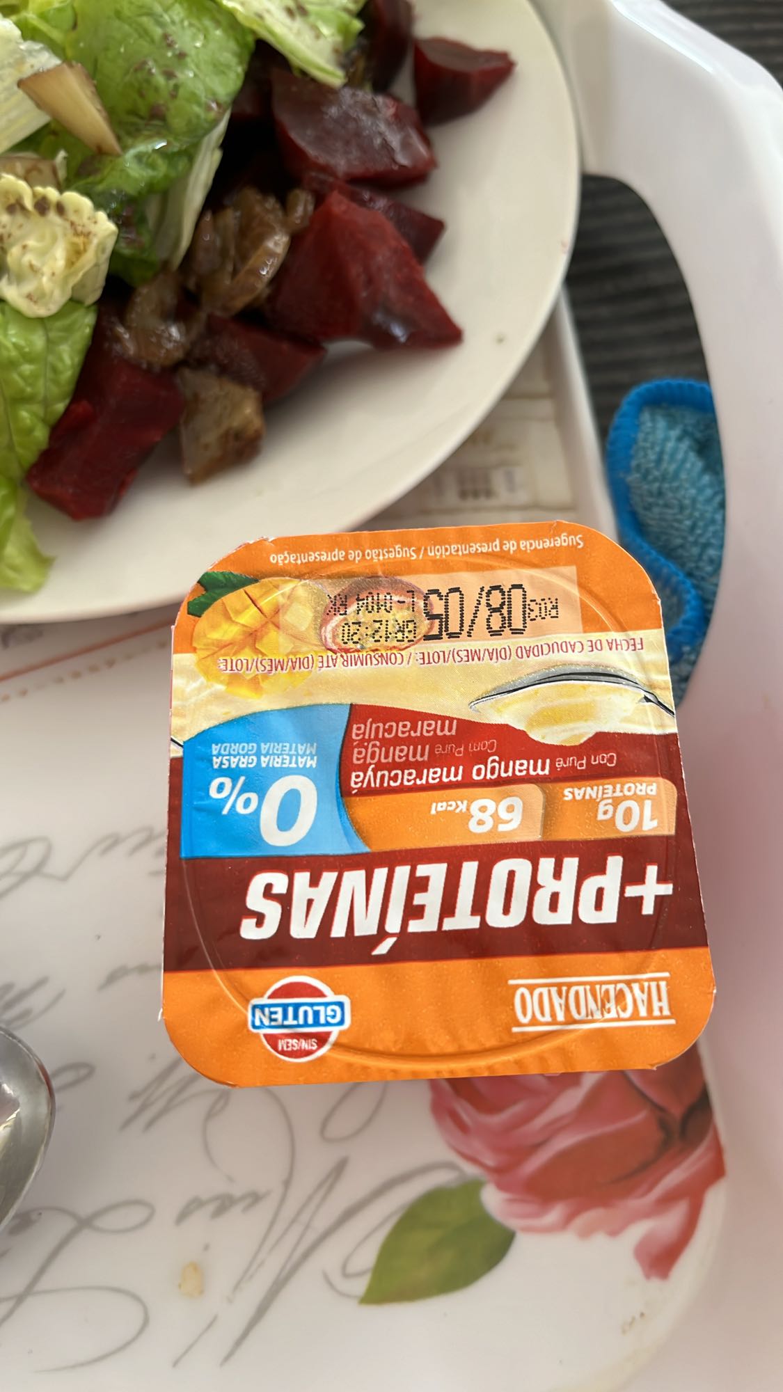 Salade et yaourt protéiné