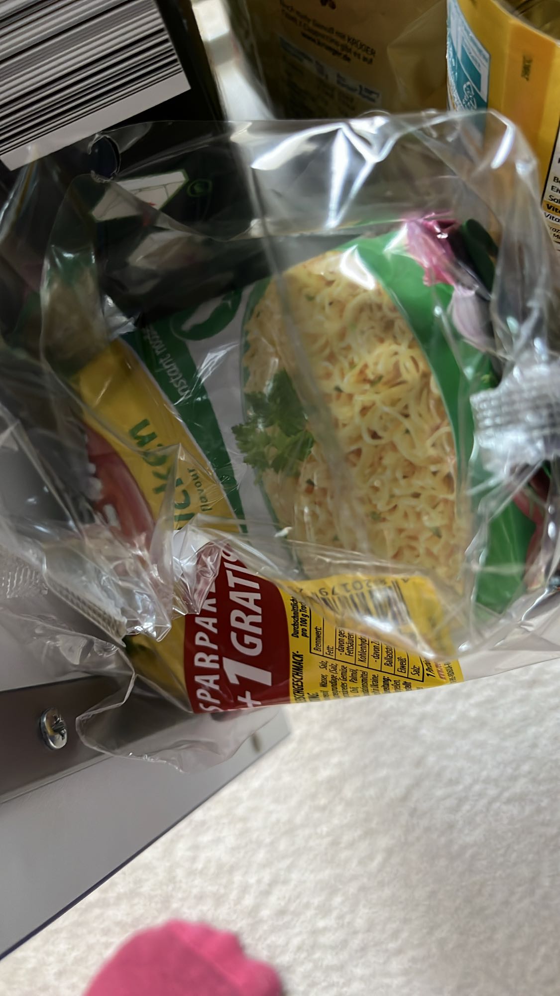 Instant chicken noodles