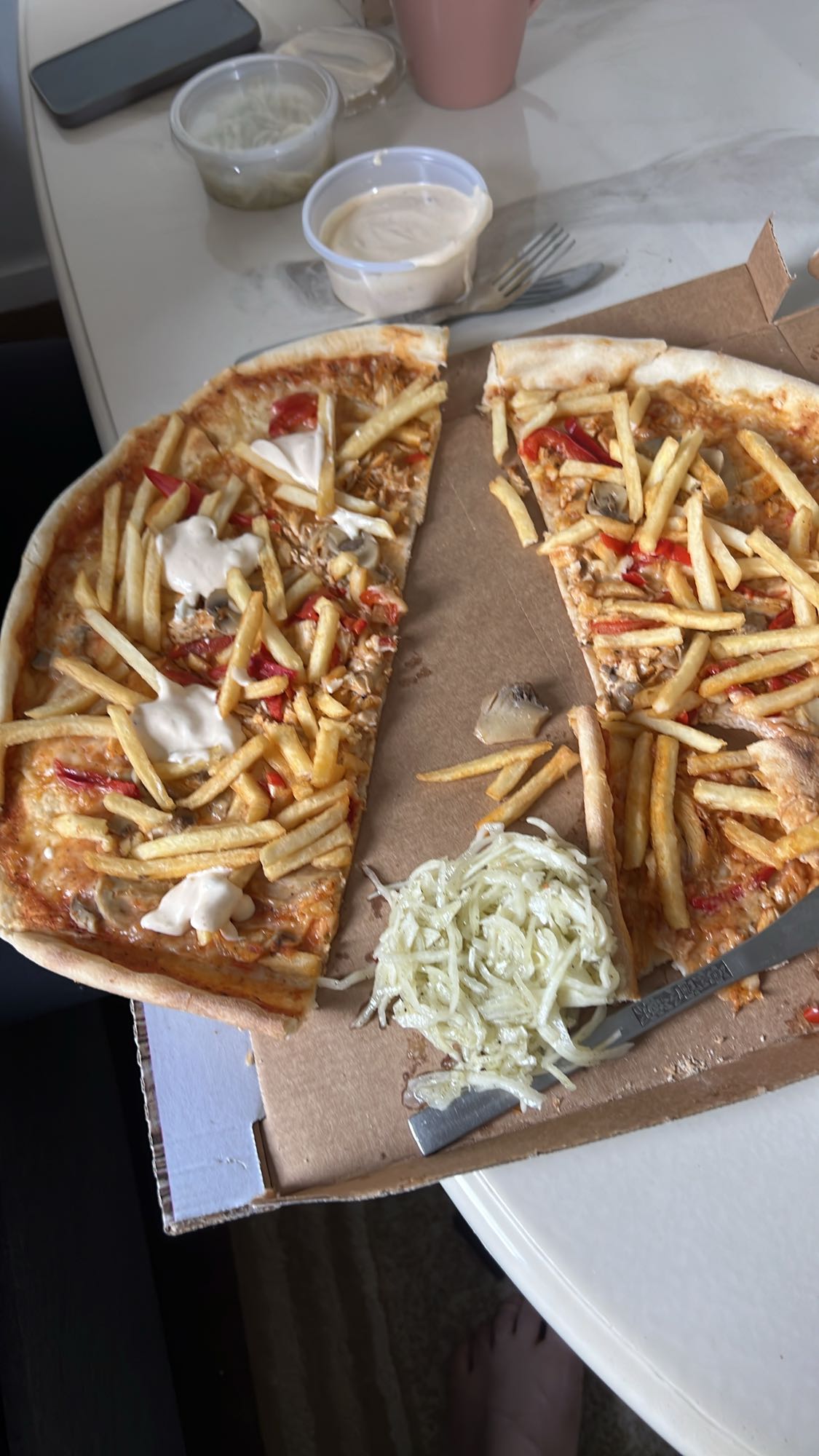 Pizza med pommes frites