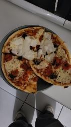 Pizza au fromage et pepperoni