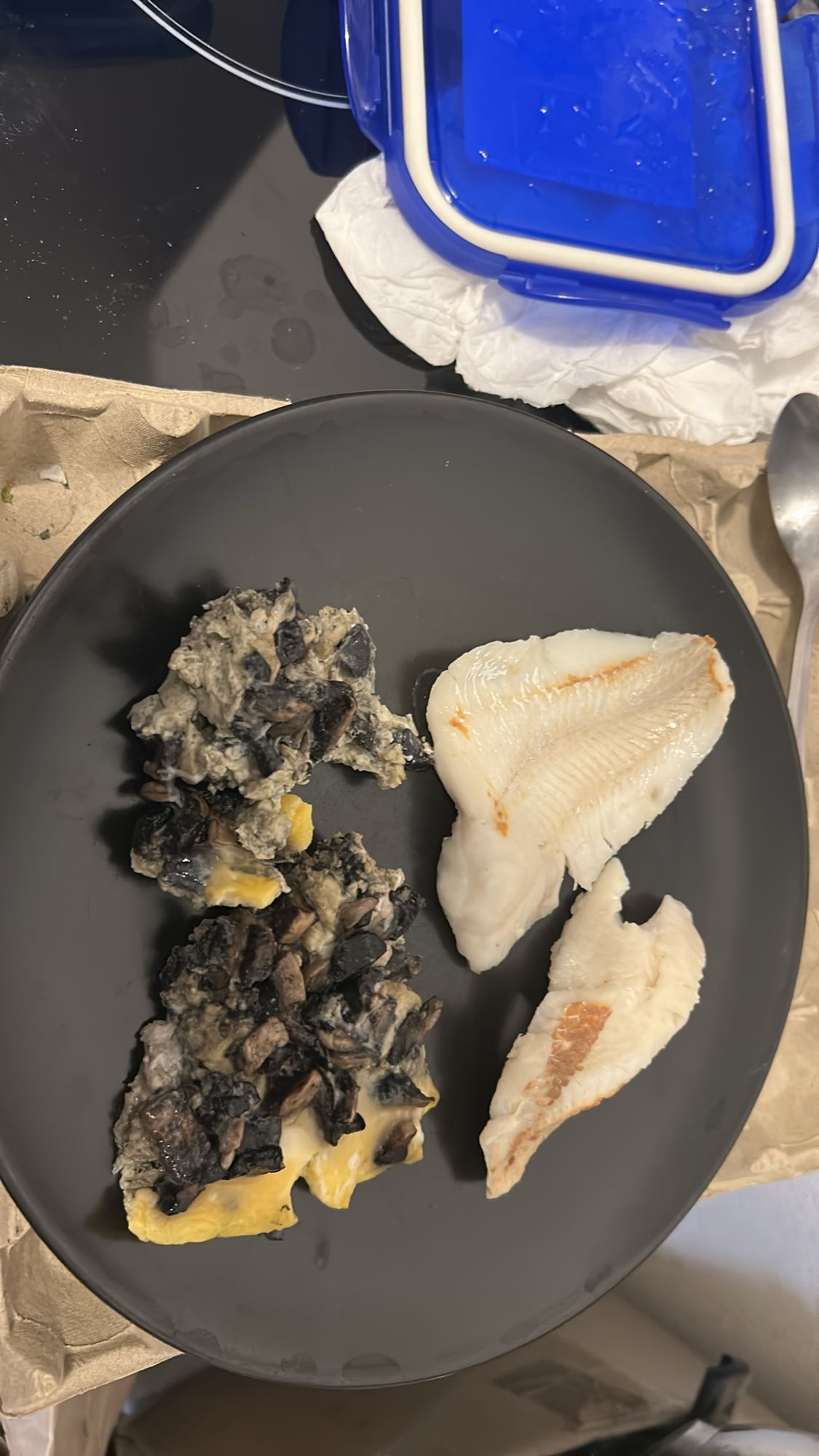 Poisson et œufs aux champignons
