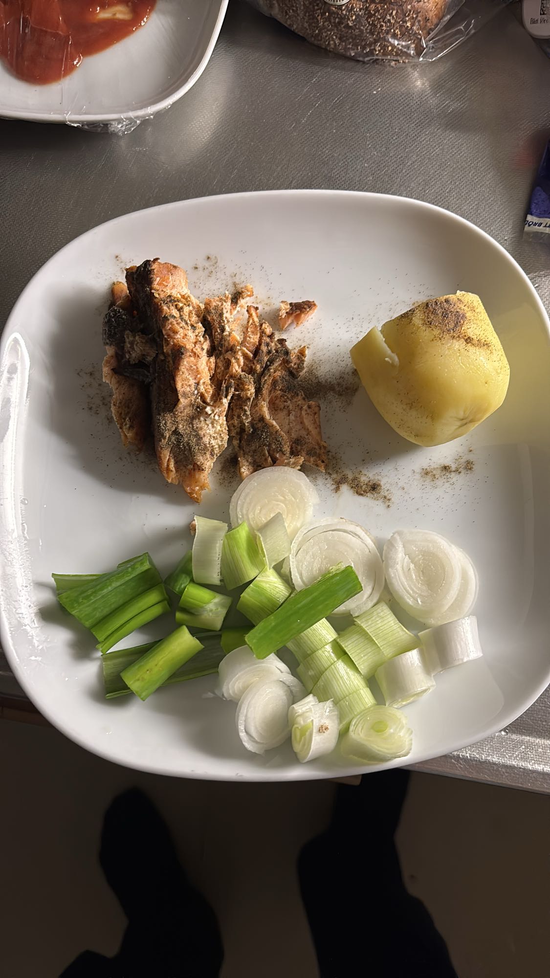 Lax med potatis och lök