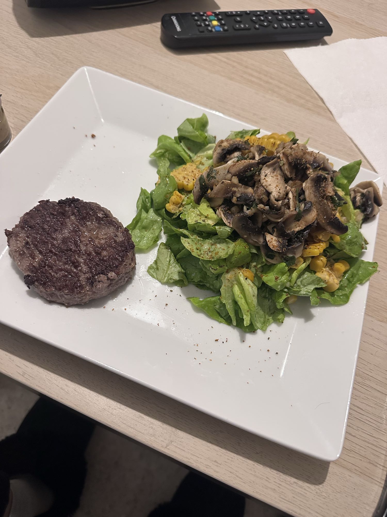 Steak et salade mixte