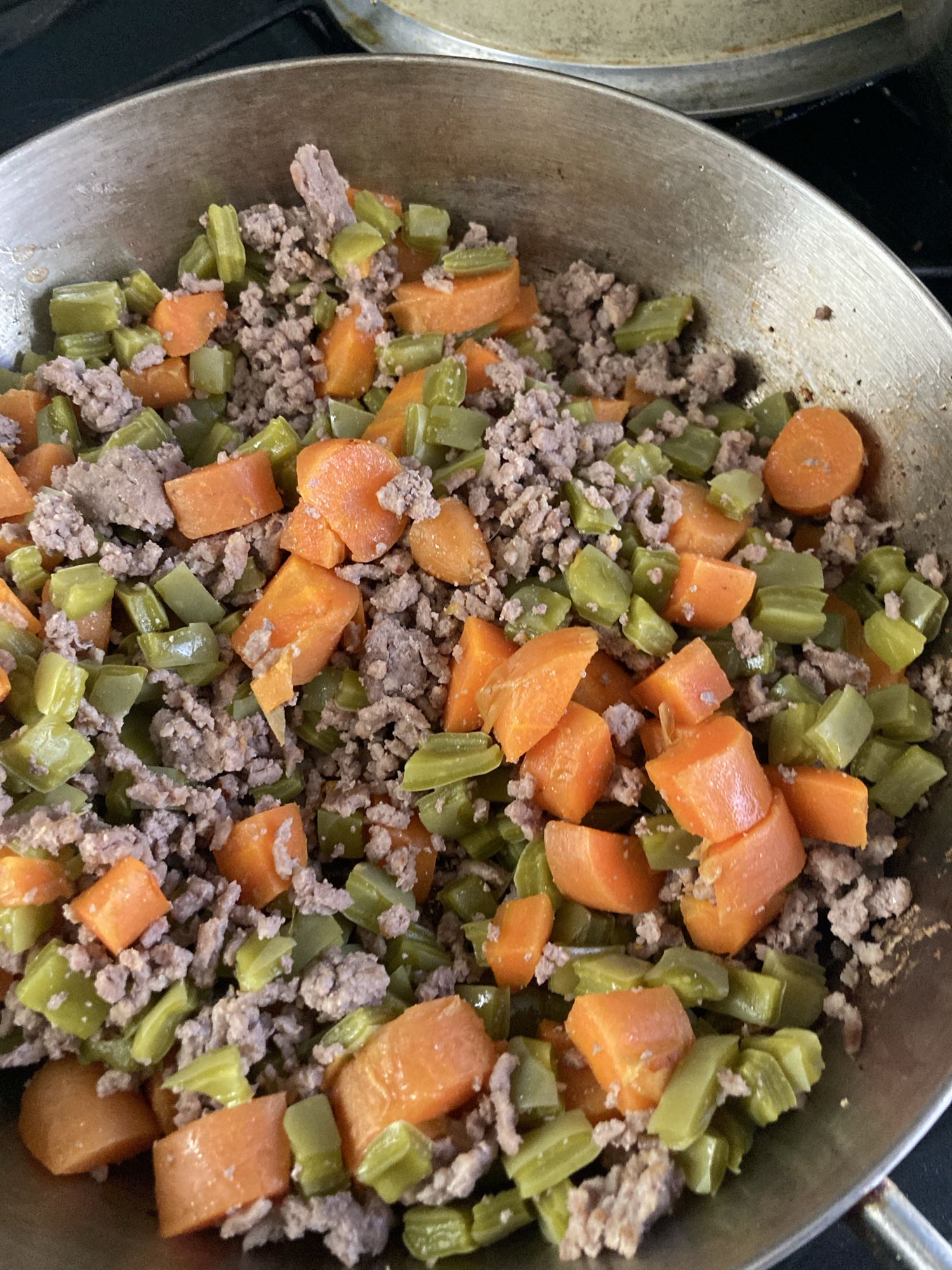 Carne con verduras y nopales