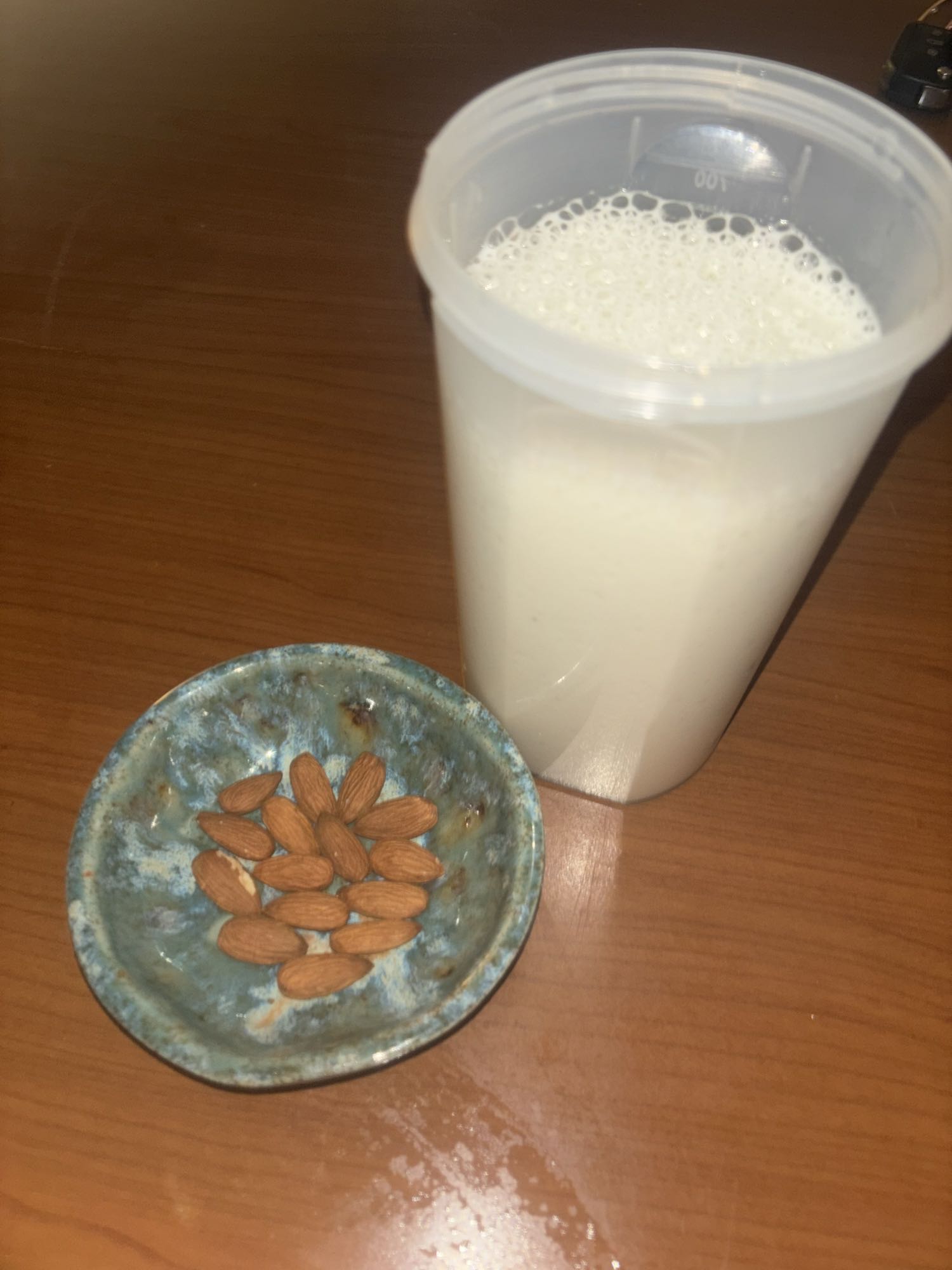 Lait de coco et amandes avec banane