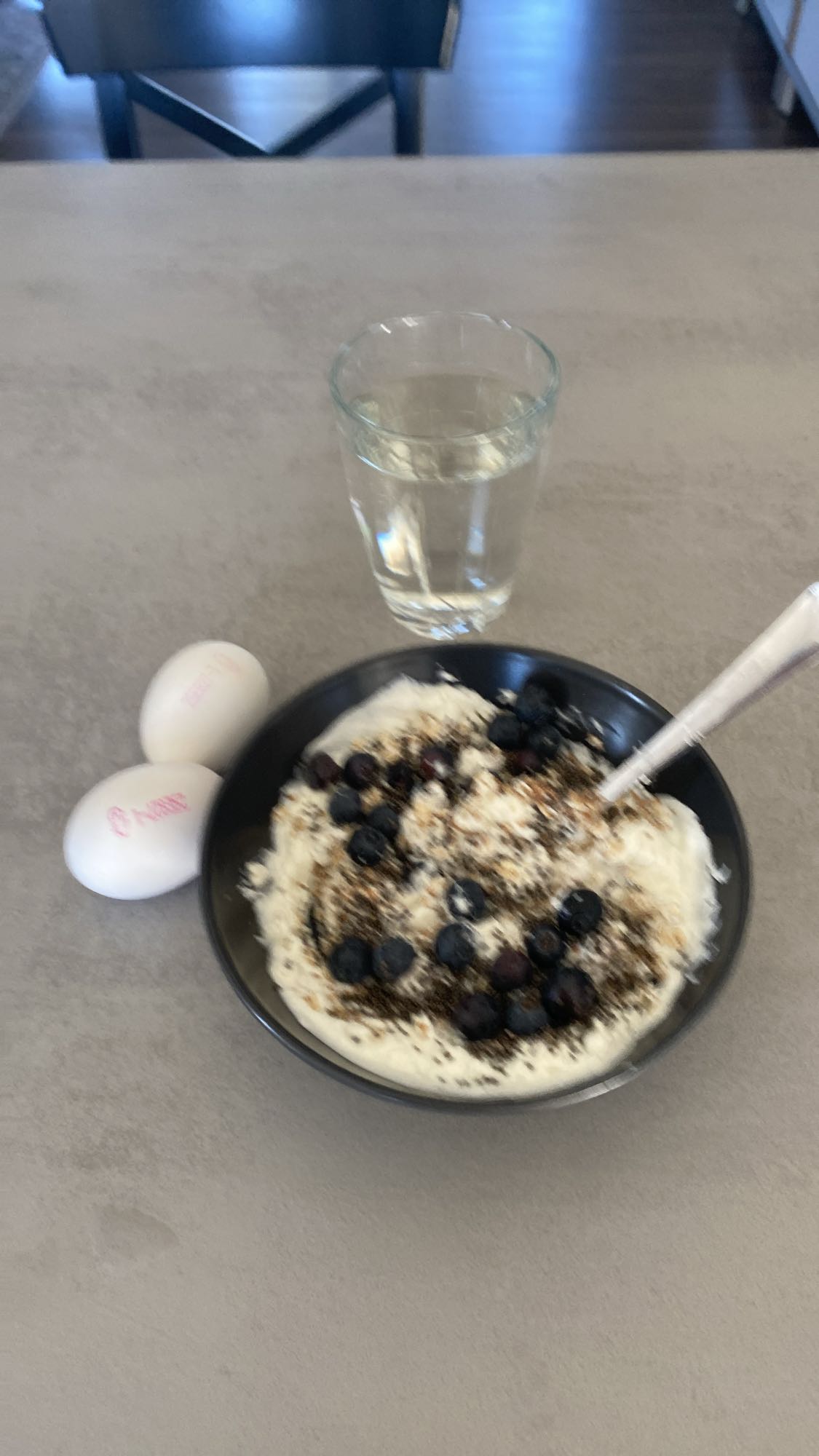 Kvarg och keso med blåbär och havregryn