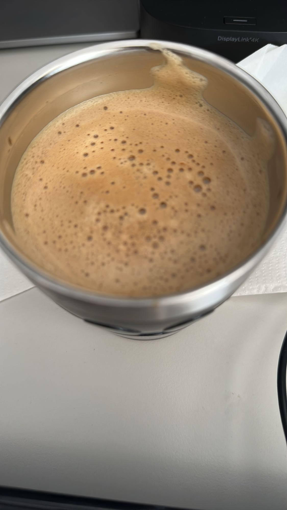 Svart kaffe med skum