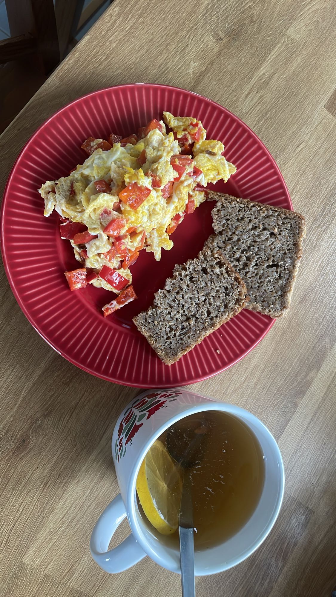 Jajecznica z chlebem