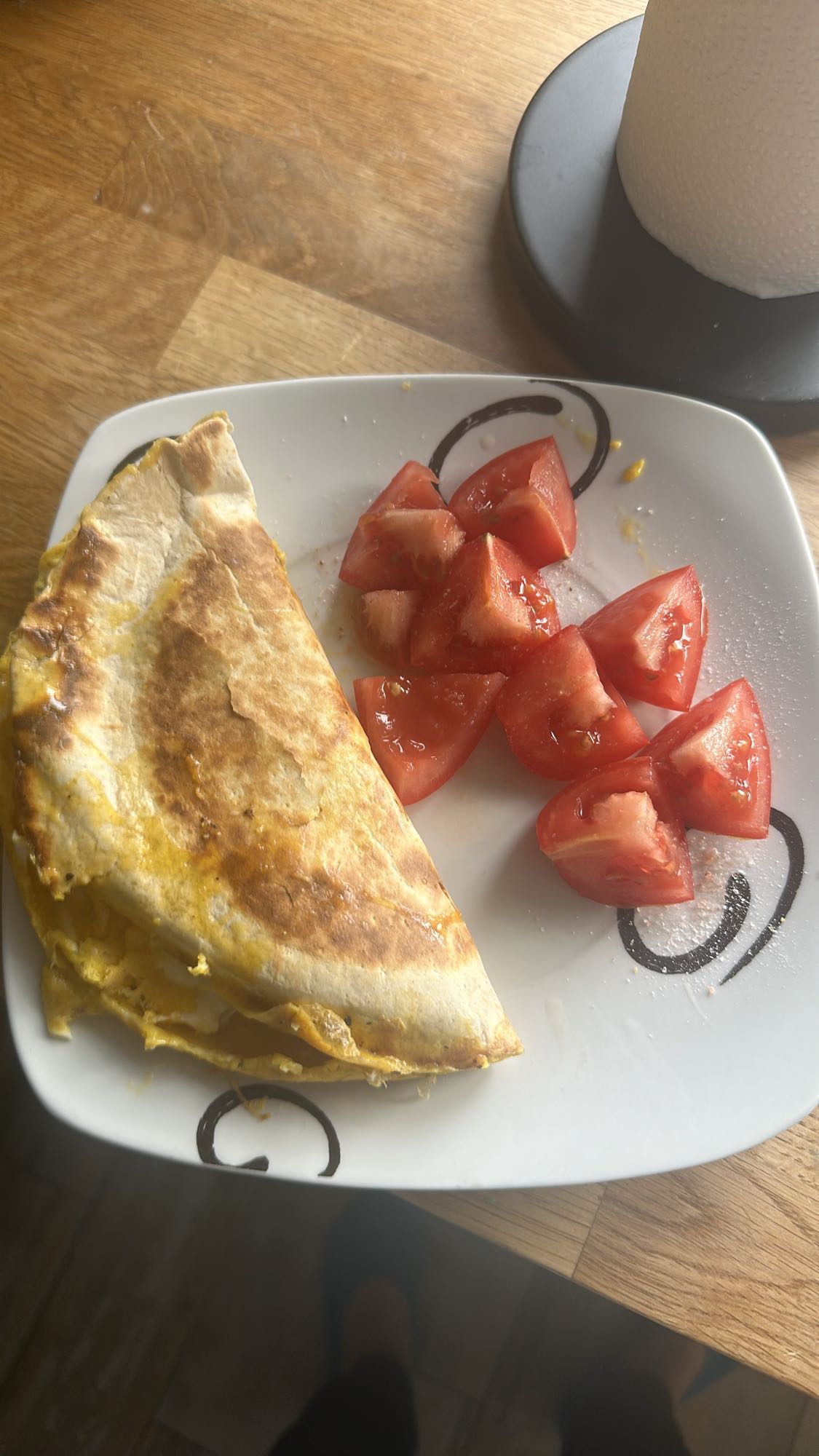 Tortilla z jajkiem i pomidorem