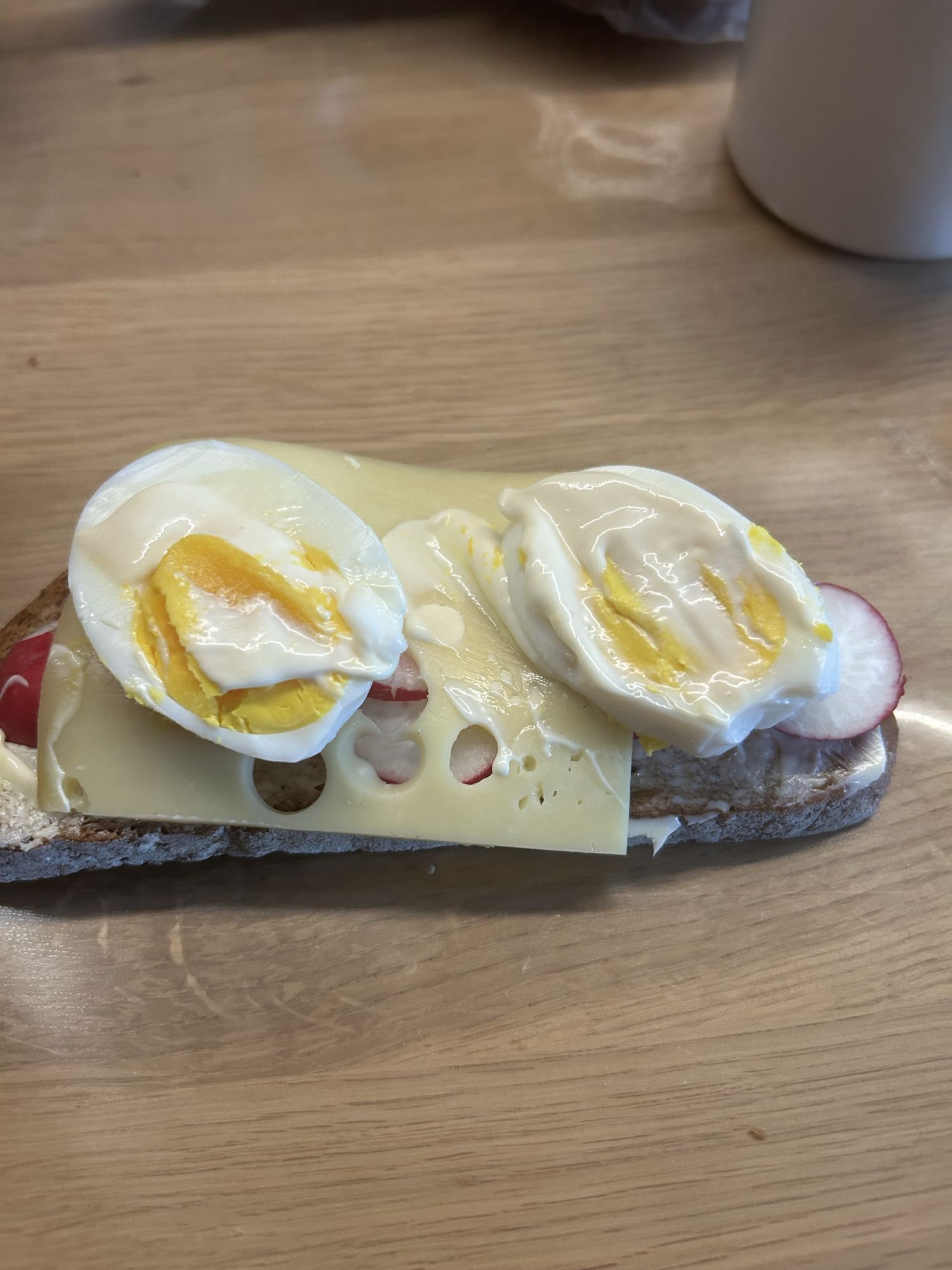 Kanapka z jajkiem i serem