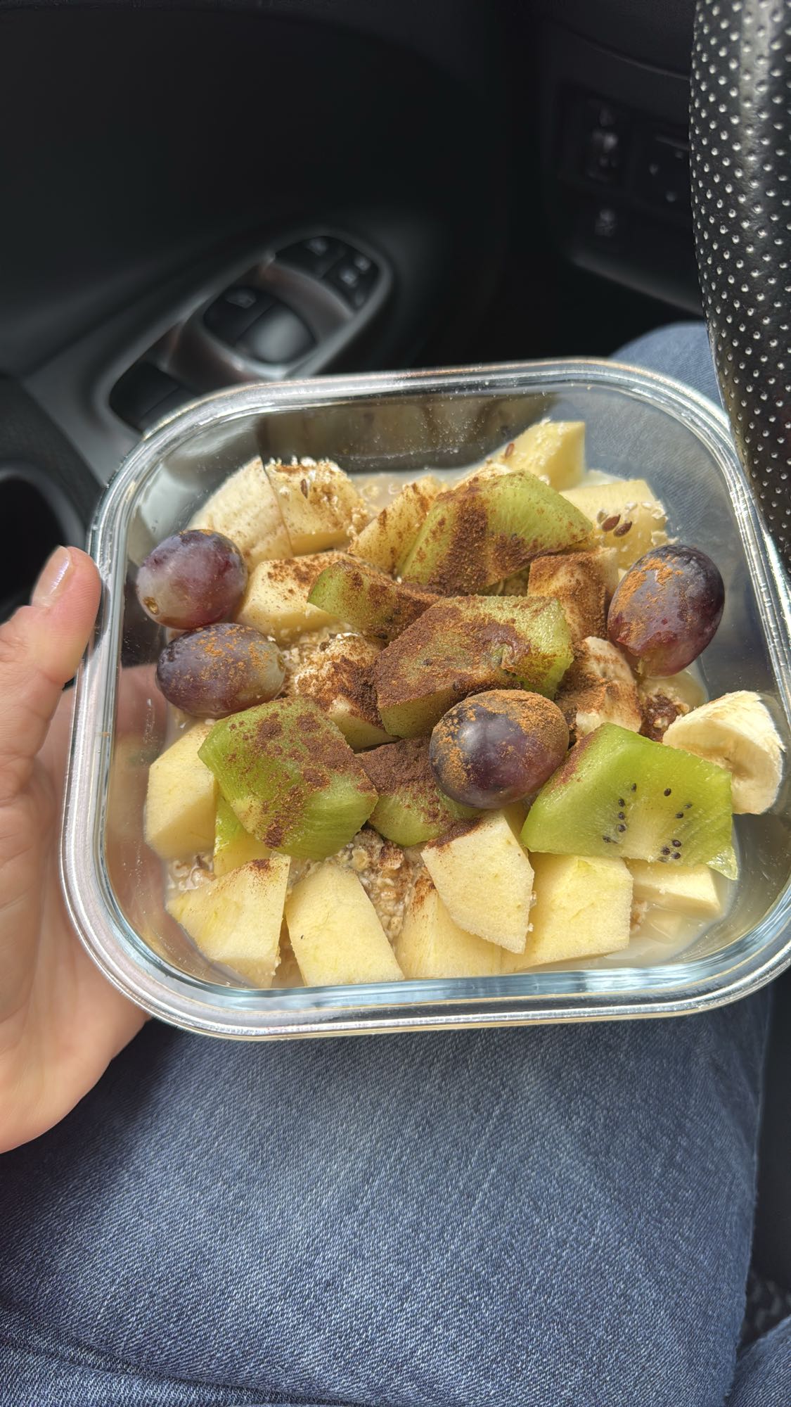 Fruta con avena y canela