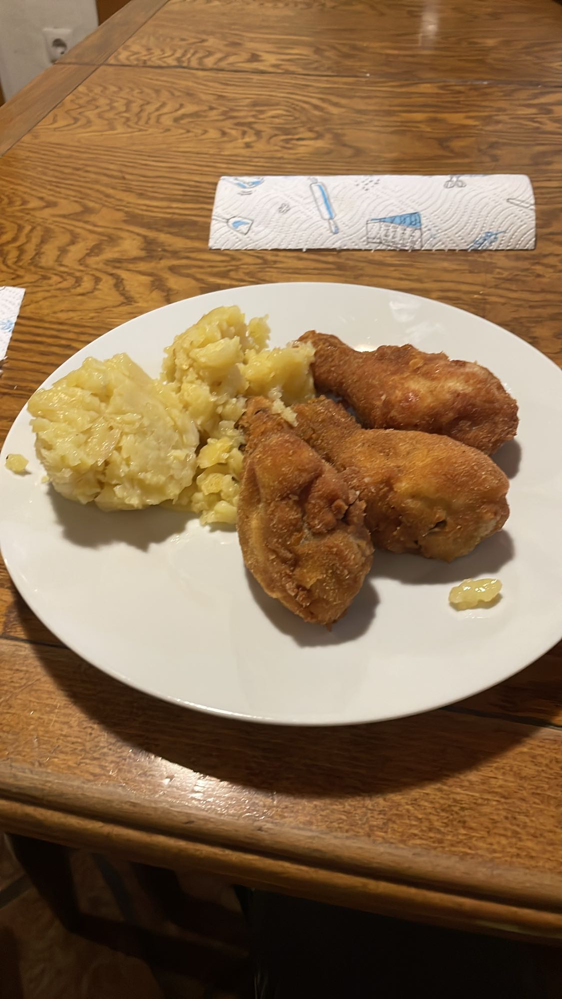 Ocvrti piščanec s krompirjem