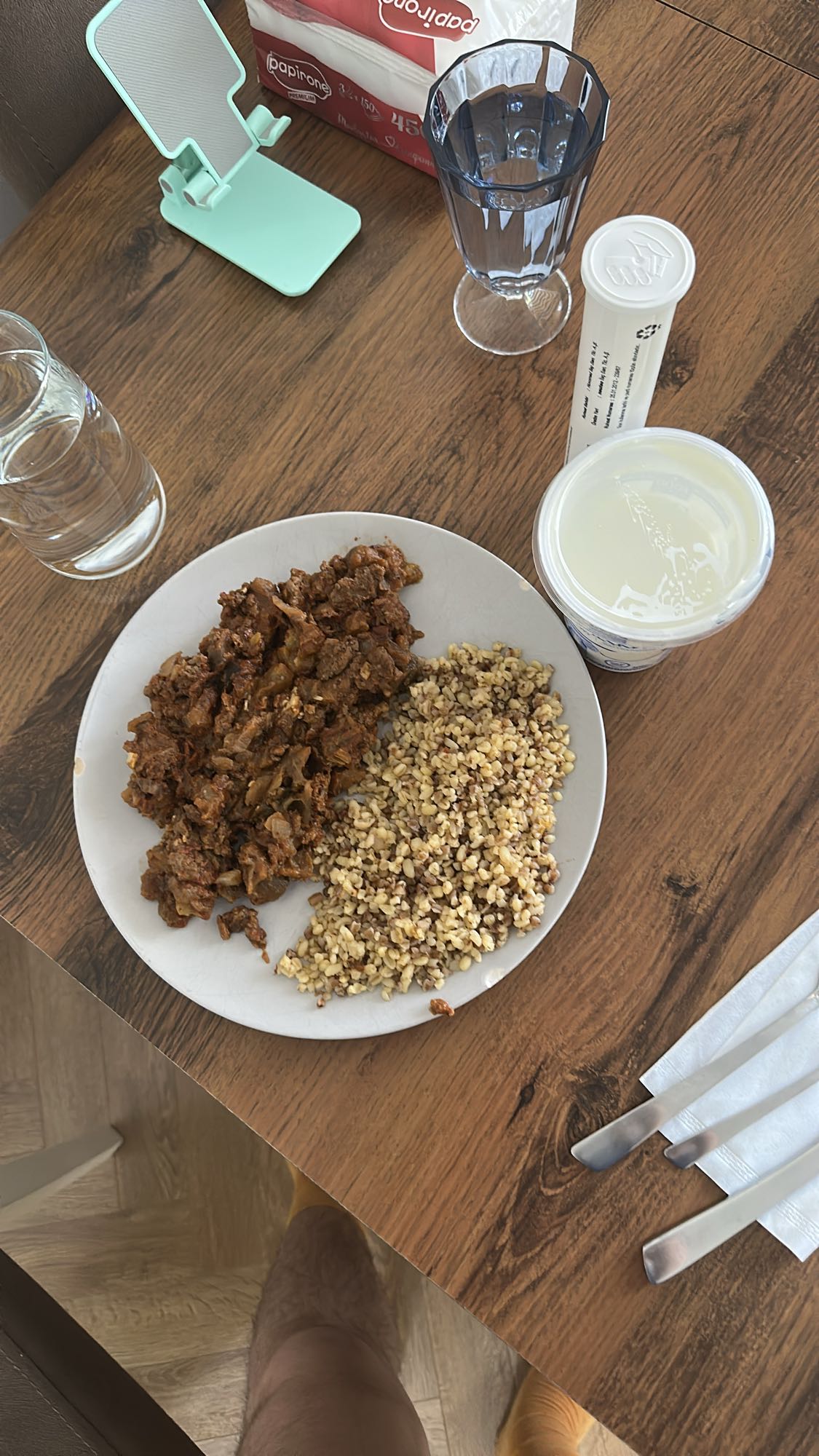 Beef with bulgur and yogurt