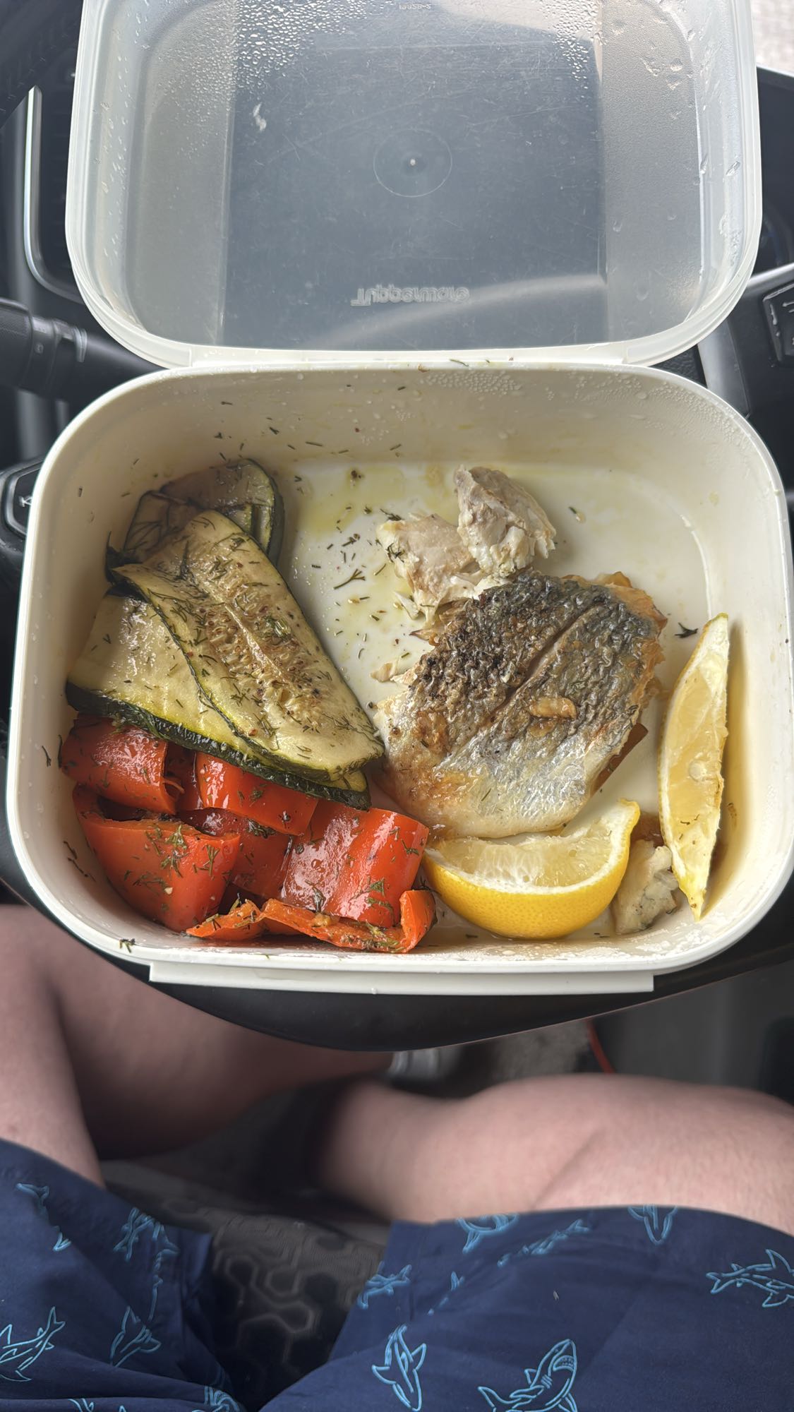 Риба с печени зеленчуци