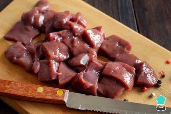 Hígado de res cocido con zanahoria