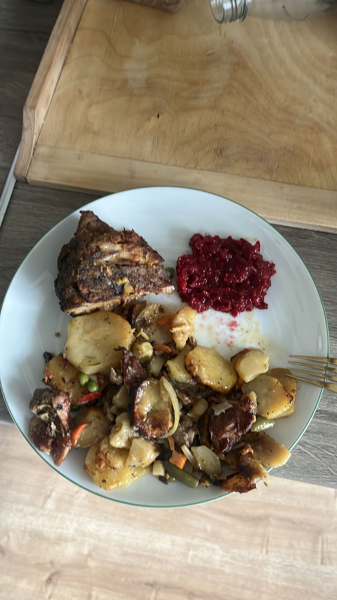 Pieczone żeberka z warzywami