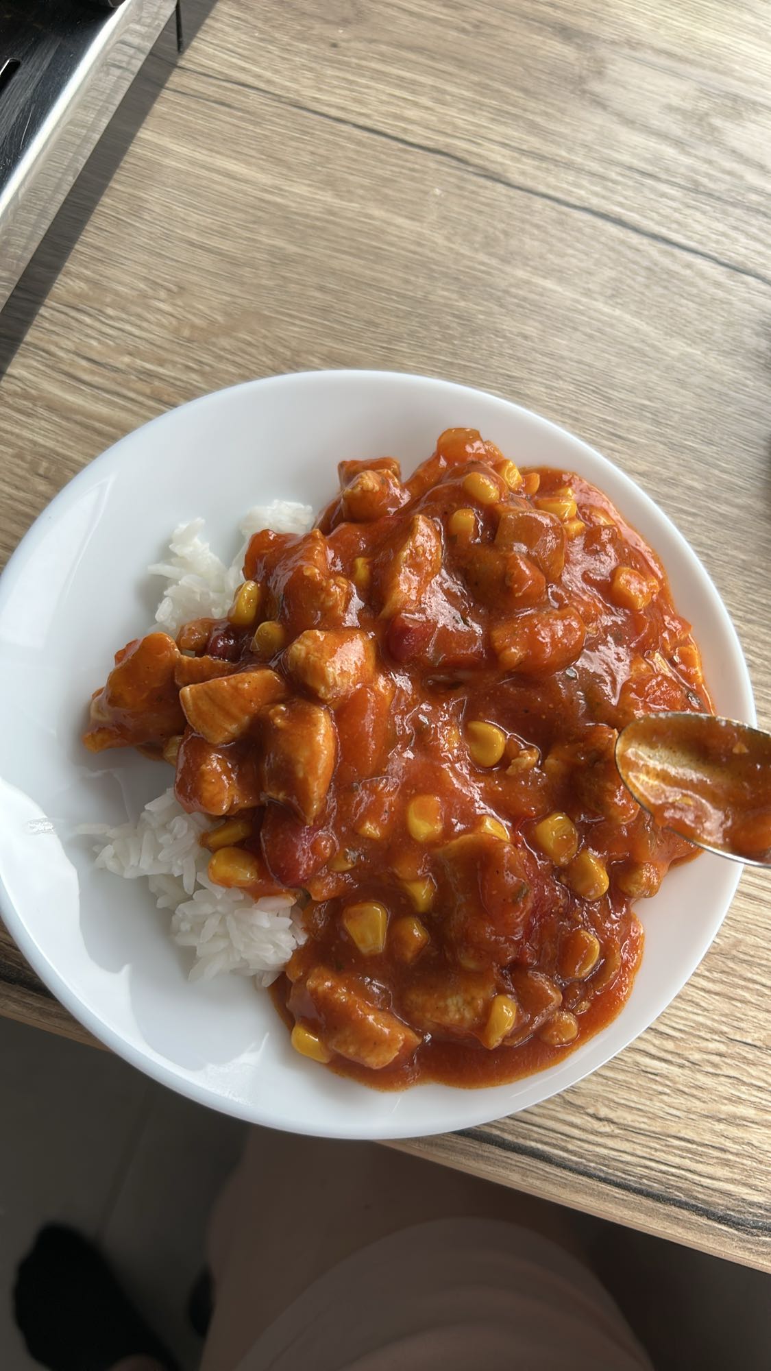 Kurczak w sosie meksykańskim z ryżem