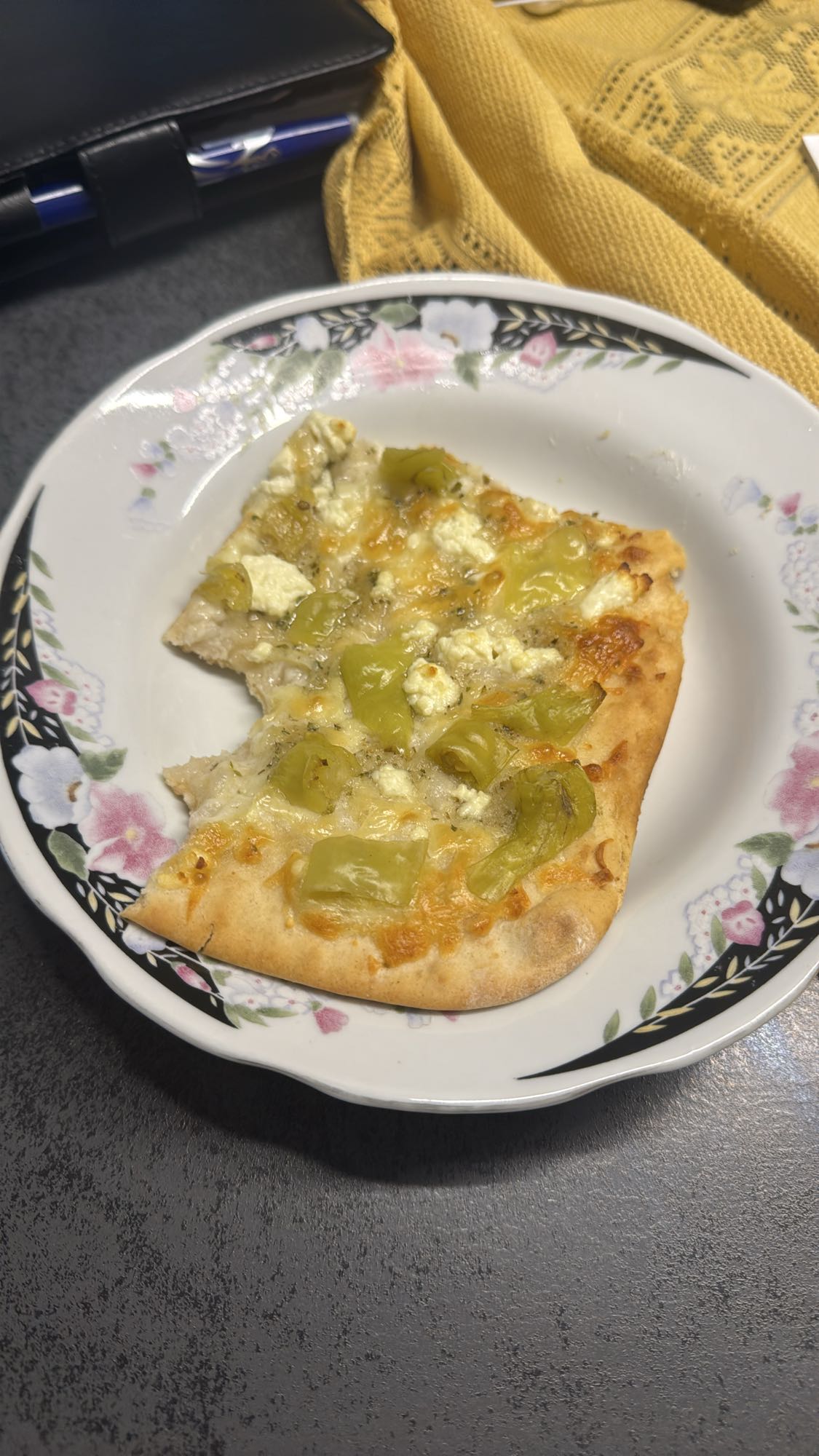 Pizza con queso y pimientos