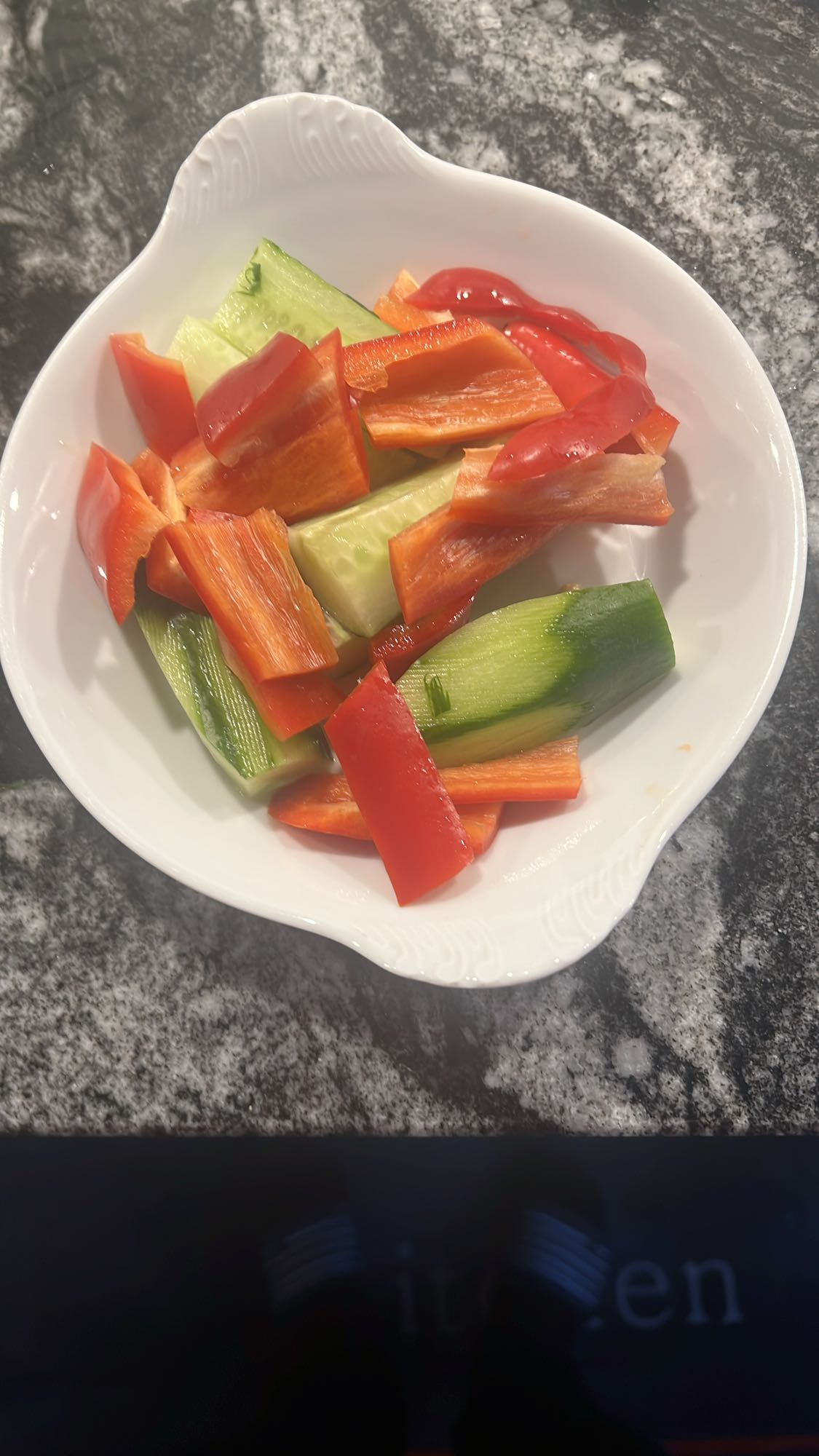 Pepino y pimiento crudo