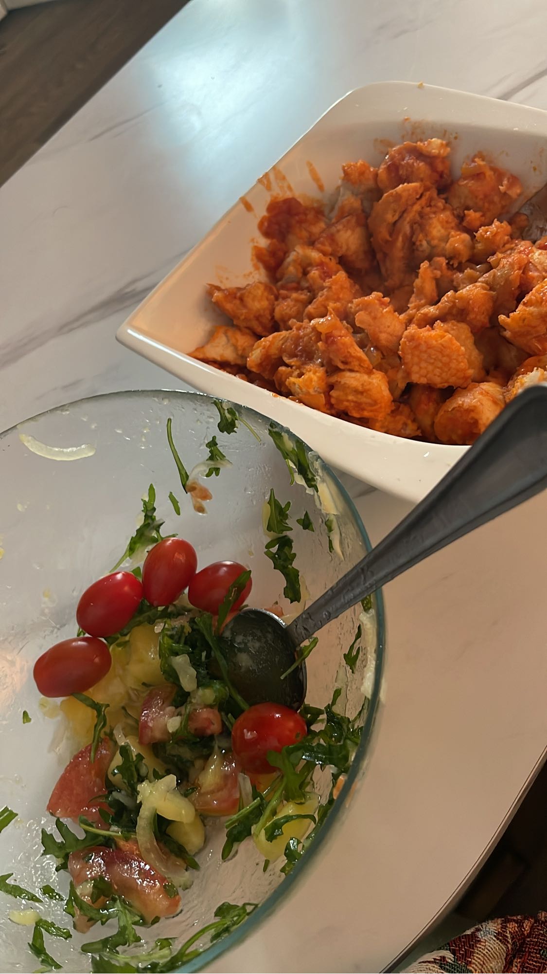 Pollo con ensalada fresca