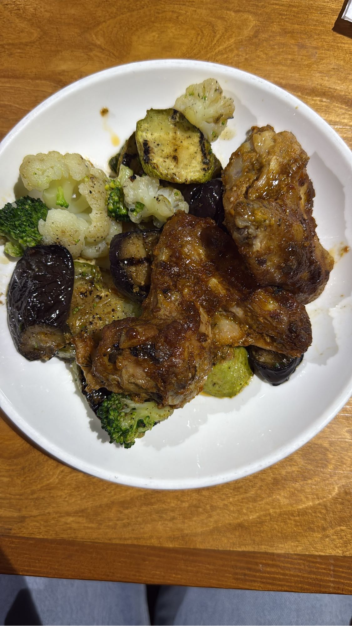 Куриные крылья с овощами