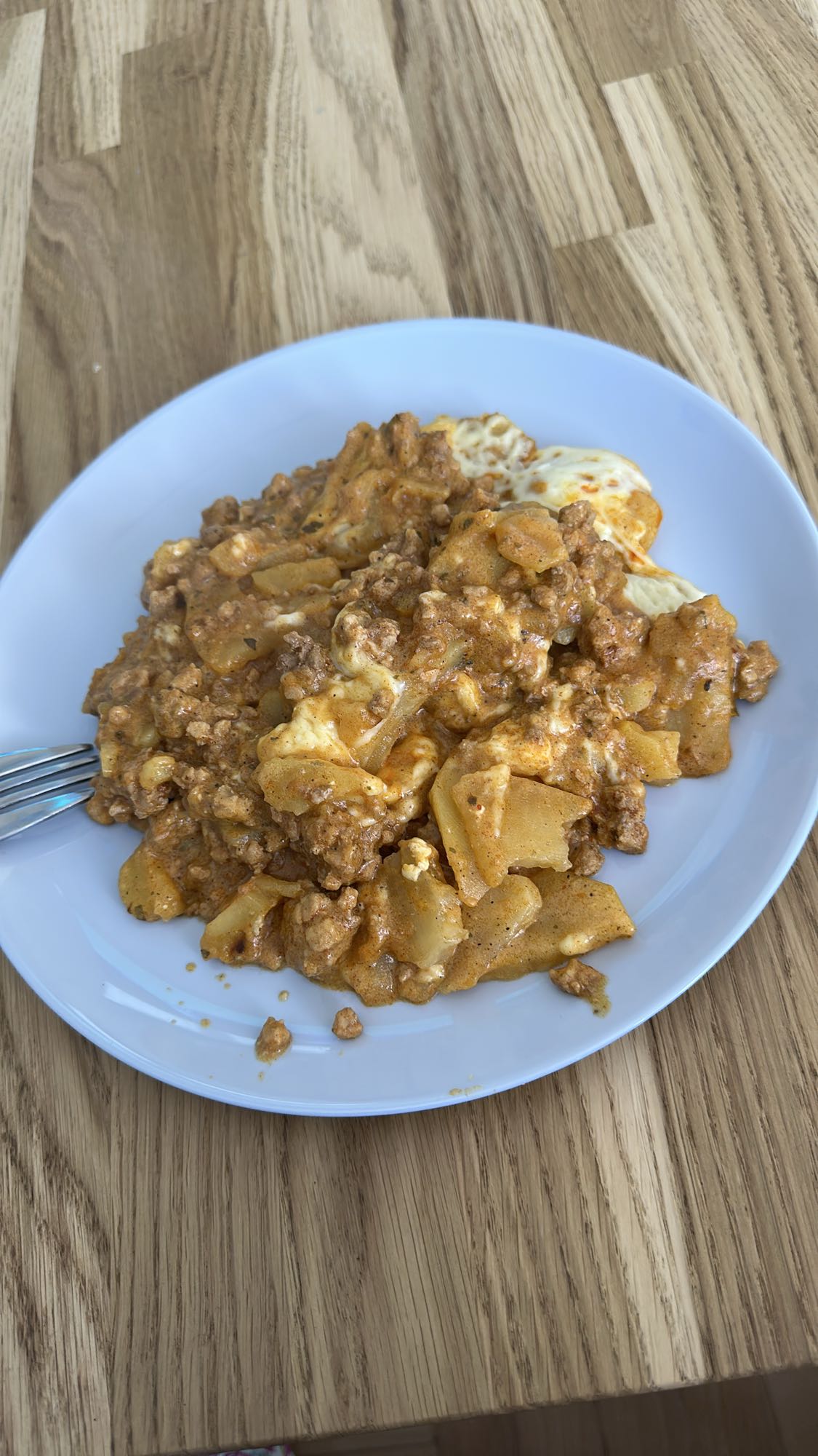 Ziemniaki z mięsem i serem